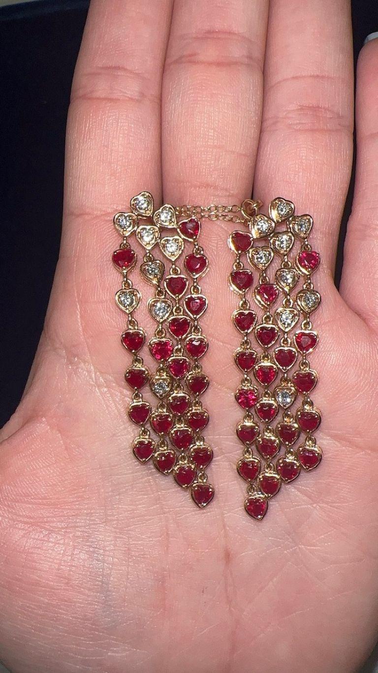 Contemporaneo Orecchini a lampadario con rubini e diamanti in oro rosa 18 carati in vendita