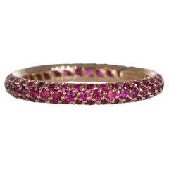 Anillo de oro rosa de 18 quilates con pavé de rubíes