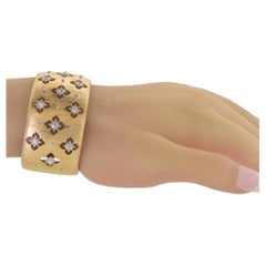 Bracelet large en or rose 18 carats satiné, rehaussé de diamants, 1990