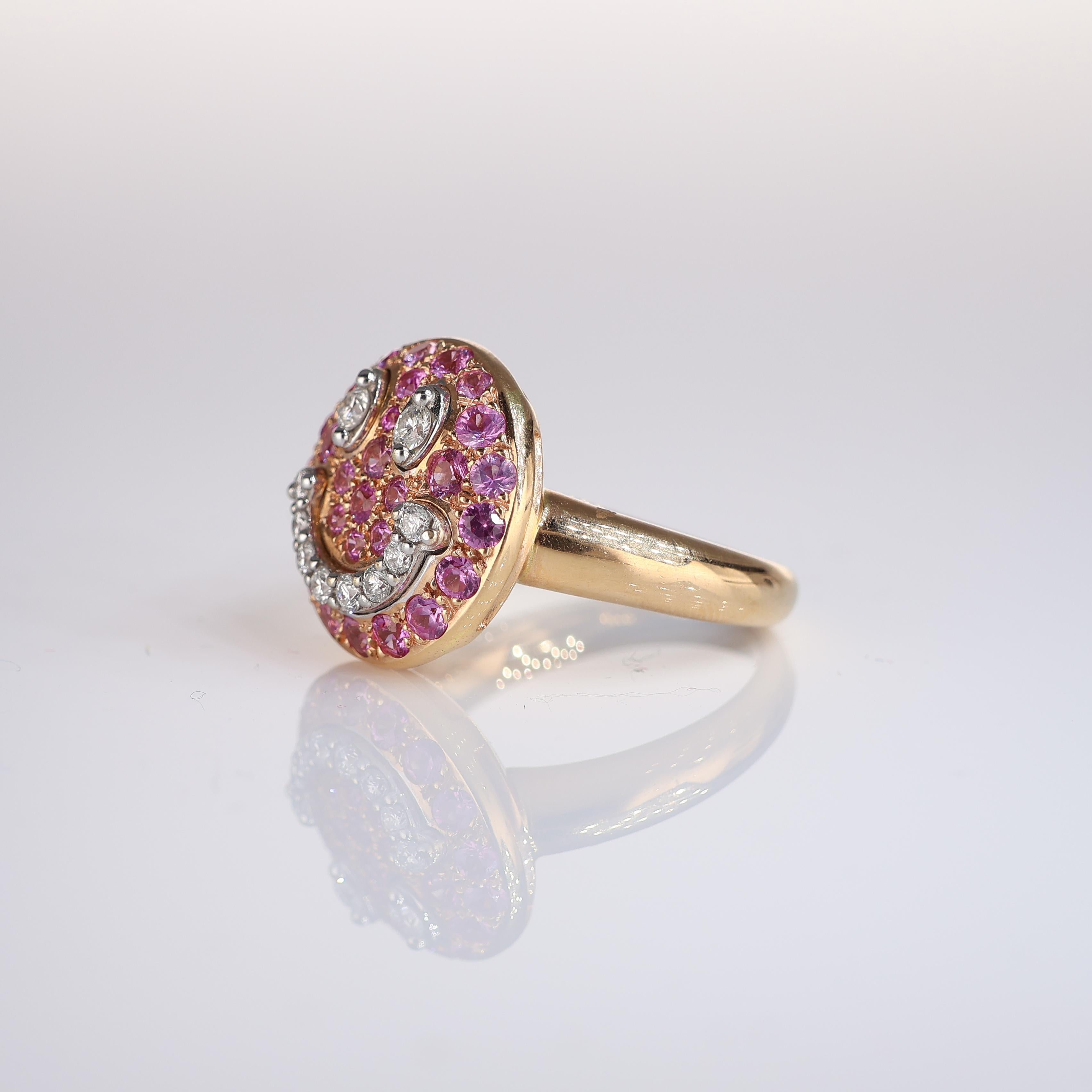 18K Rose Gold Smiley Happy Face Ring with Pink Sapphires and Diamonds In New Condition For Sale In Bergamo, BG