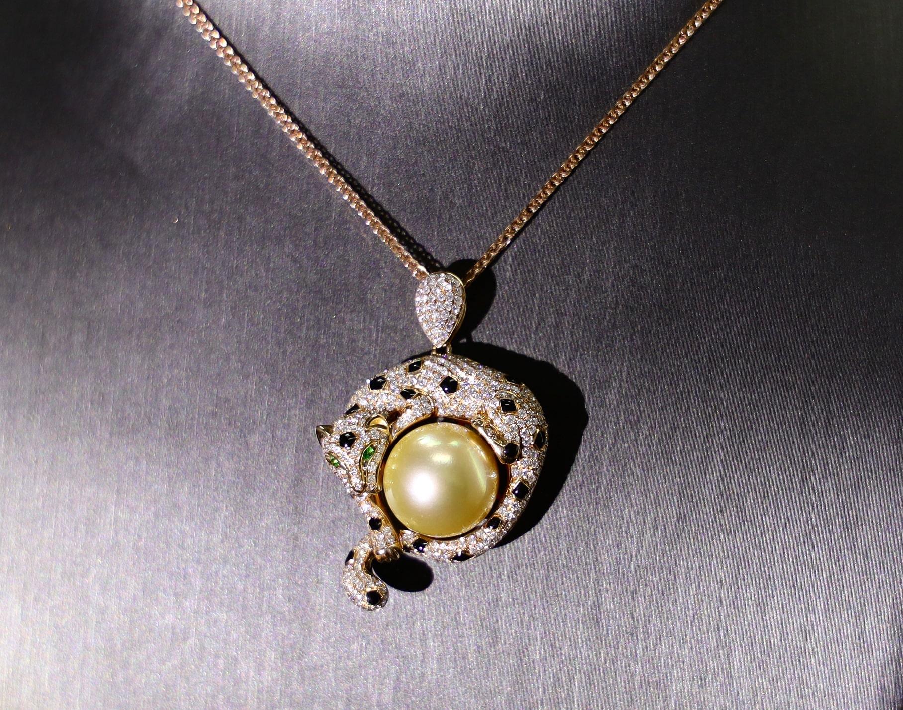 Round Cut 18K Rose Gold South See Golden Pearl & Diamond Leopard Pendant Necklace For Sale