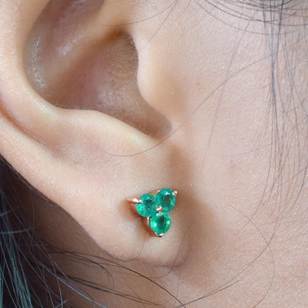 Women's or Men's 18K Gold Stud Emerald Floral Earrings Emerald Cluster Stud Earrings For Sale