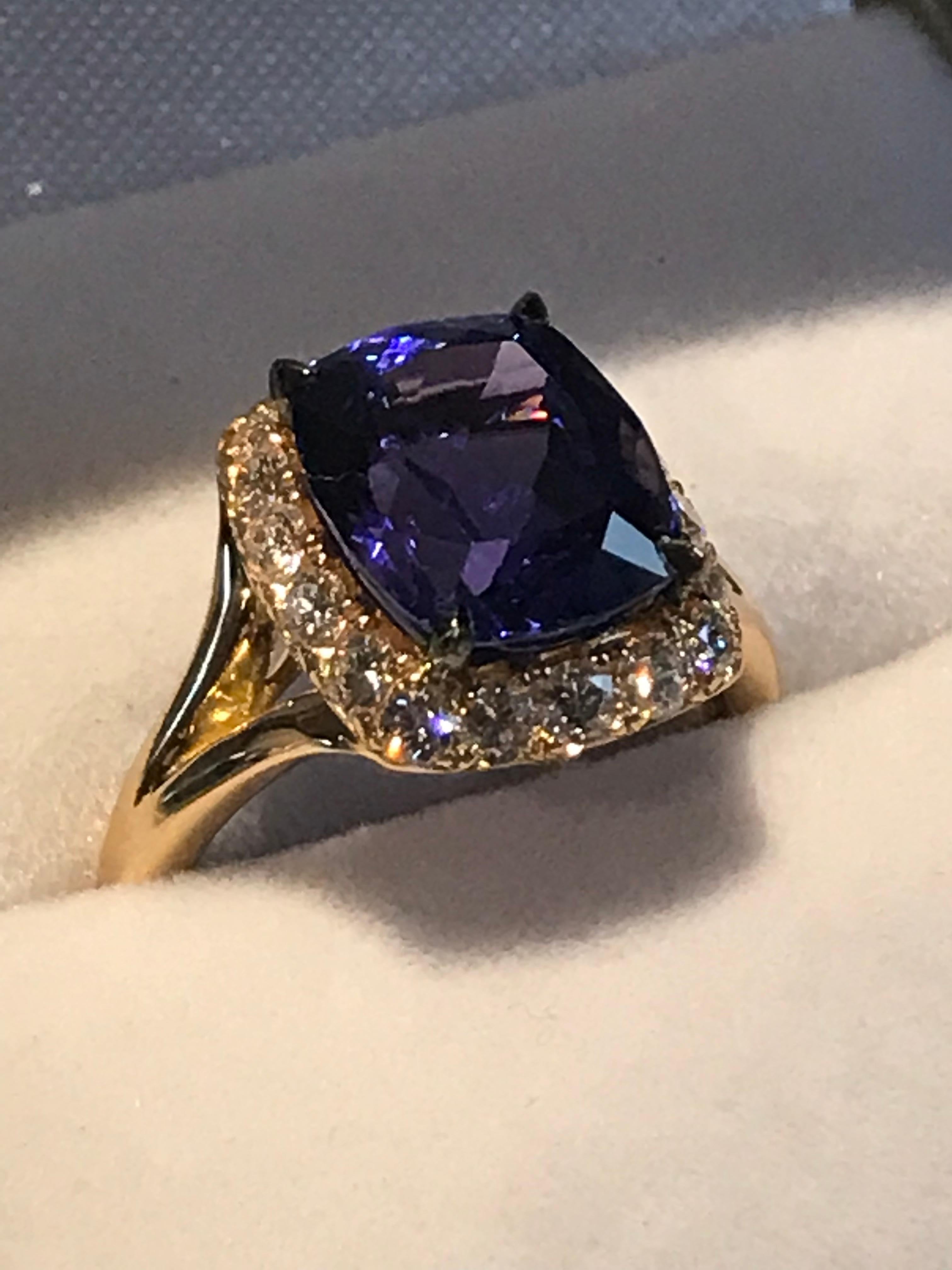 A 18K Rose Gold Engagement Ring set with a 3.5 Cts Cushion-cut Tanzanite in a diamonds halo , by Frederique Berman.
A classical yet refined Halo design, thought to enhance the beauty of the central stone, with a halo of 18 white diamonds (total