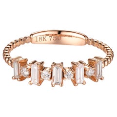 Runder spitz zulaufender Diamantbandring aus 18 Karat Roségold
