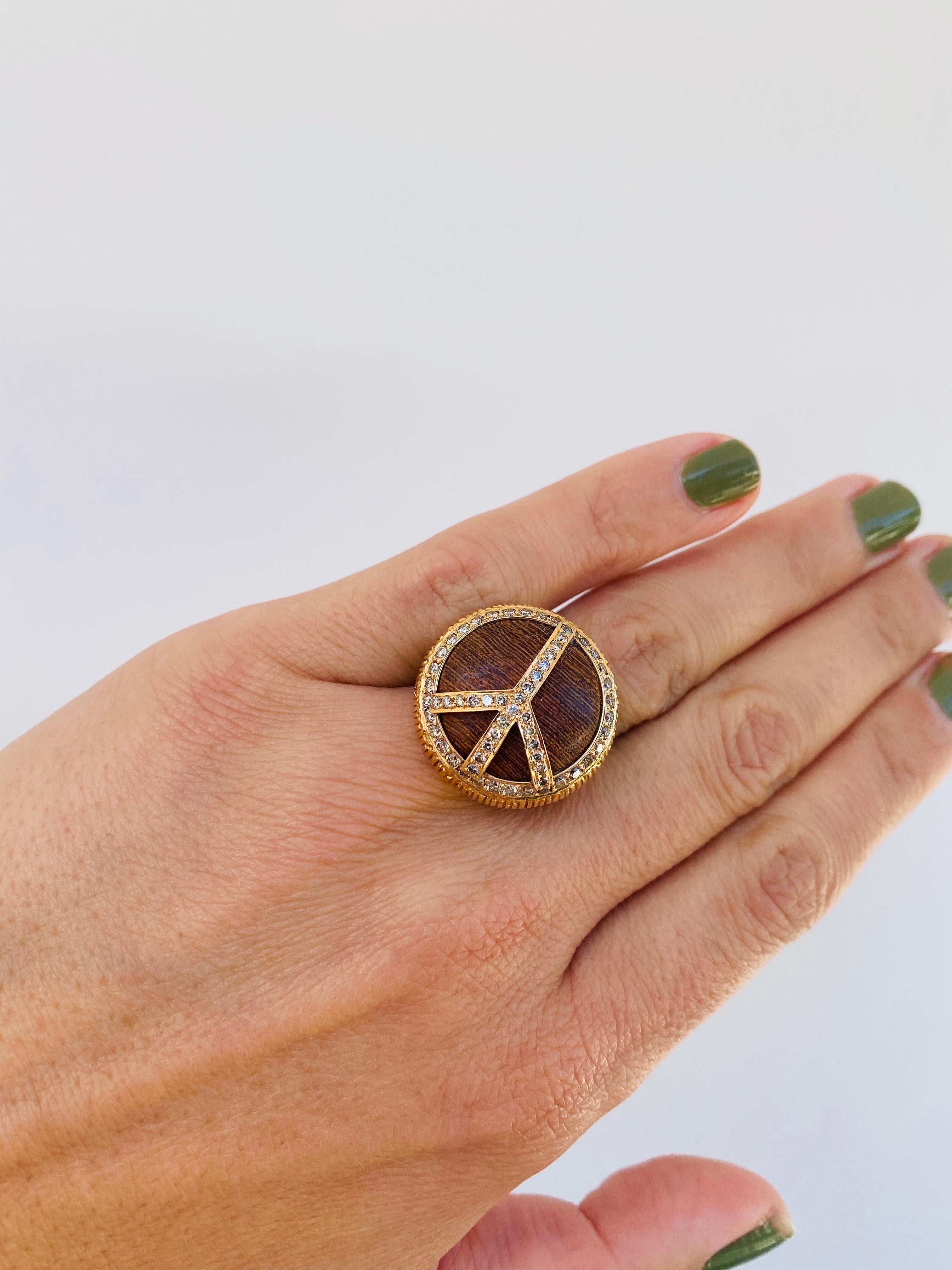Anillo de la Paz de Diamantes y Oro Rosa de 18 Kilates y Madera de Teca Corte redondo en venta
