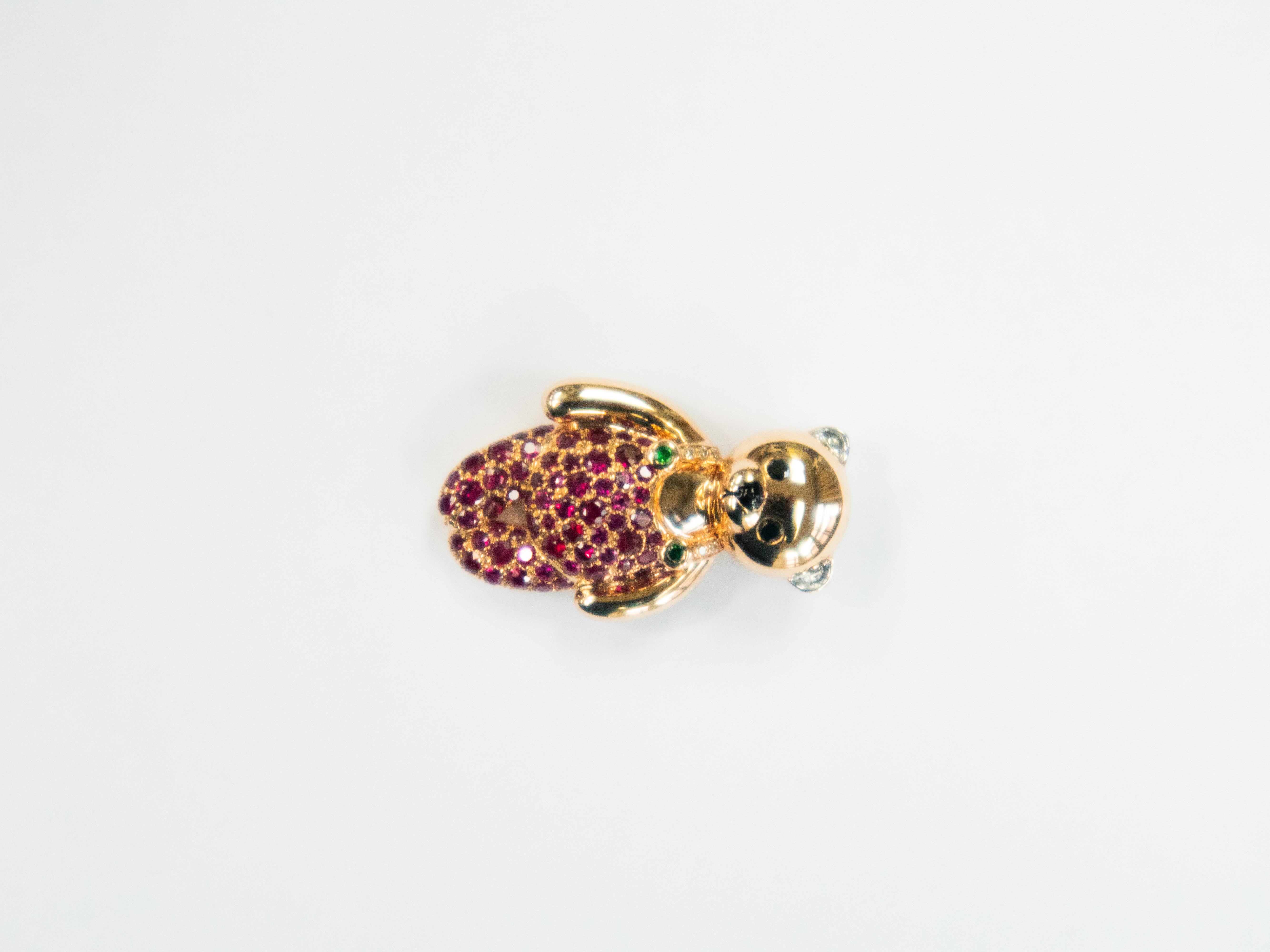 18K Rose Gold Teddy Bear Pendant with Rubies In New Condition For Sale In Hong Kong, HK