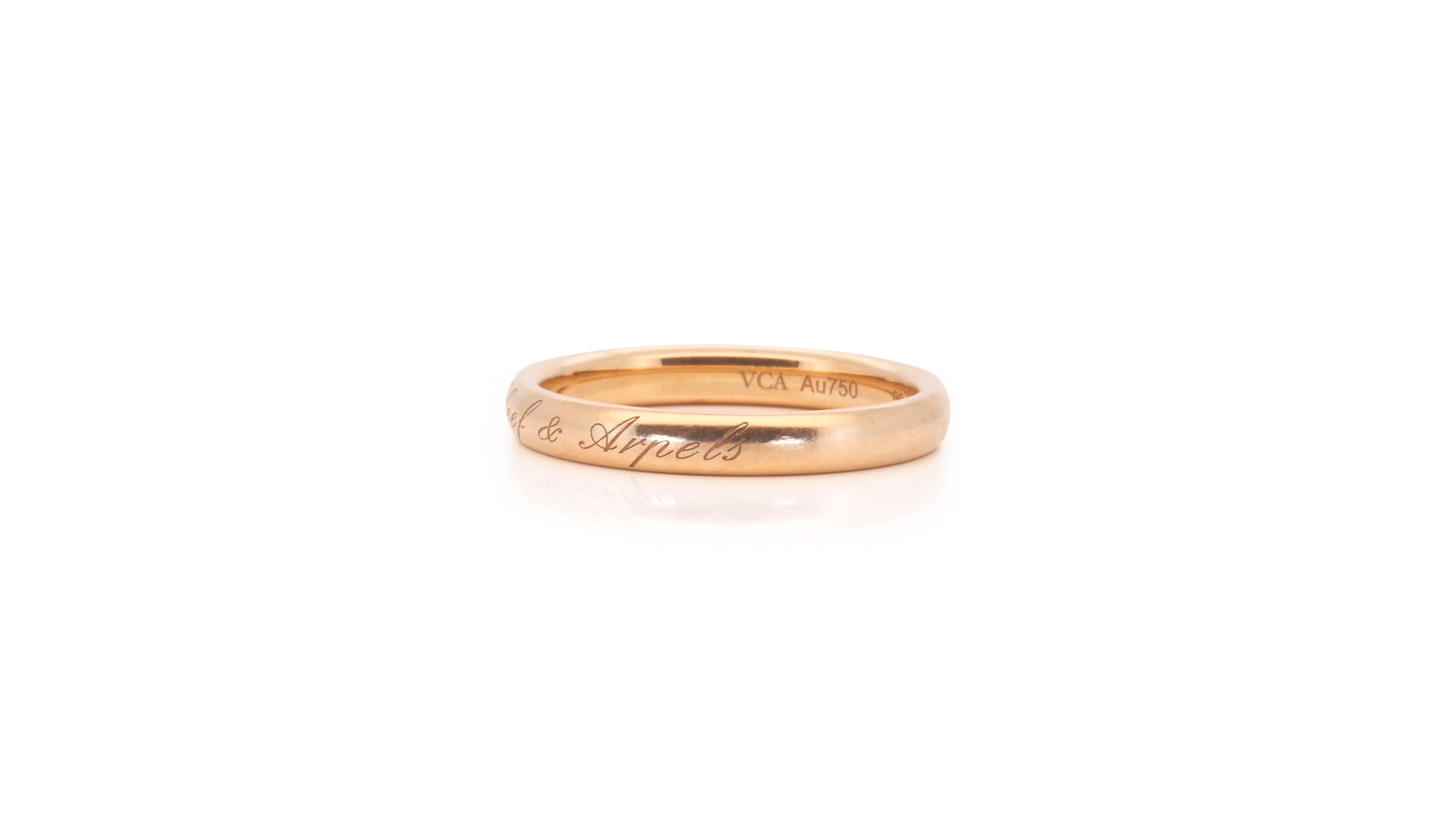 A beautiful thin band ring. The jewelry is made of 18k rose gold with a high quality polish. It comes with a fancy jewelry box.

Metal: 18k Rose Gold

sku: SR-RG-181172 / 181172

jewelry weight: 4.4 g
size: EU58.5
*size is adjustable for up to 3