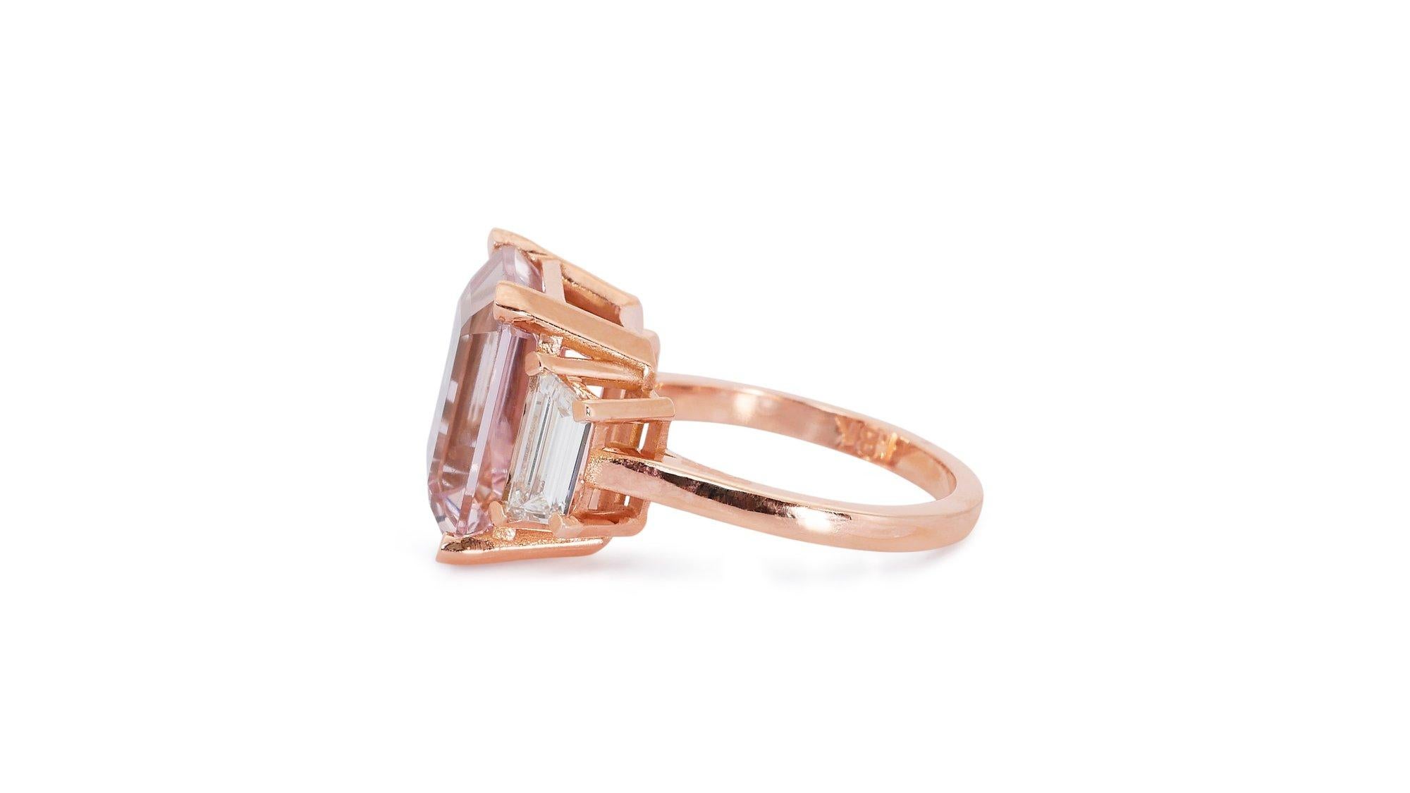 18 Karat Roségold Ring mit drei Steinen, 5,35 Karat natürlicher Morganit und Diamanten, AIG-zertifiziert. 2