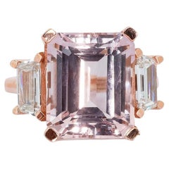 Anello in oro rosa 18k con tre pietre, morganite naturale da 5,35 carati e diamanti, certificato AIG.