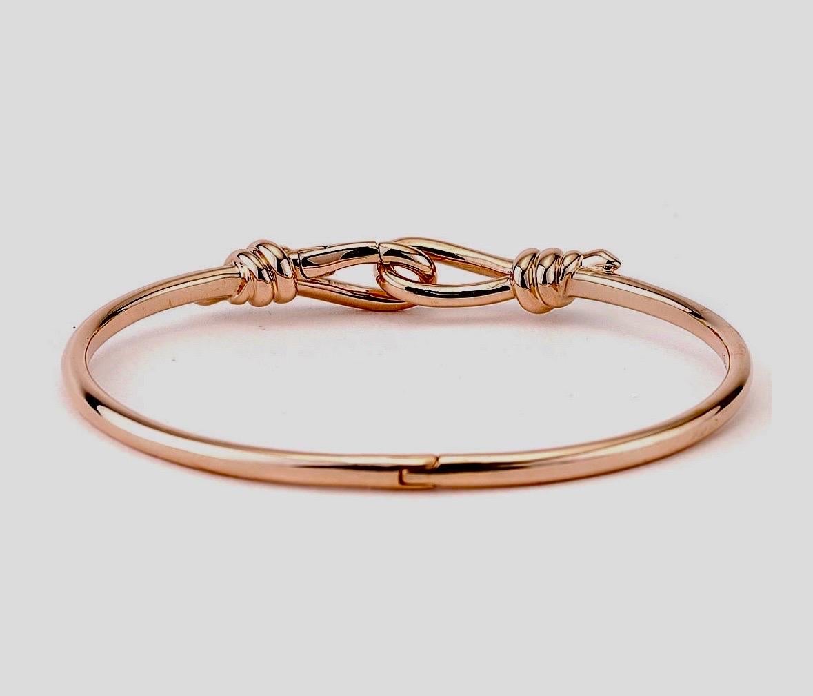 Modern 18K Rose Gold Tiffany & Co Paloma Picasso Love Knot Bangle For Sale