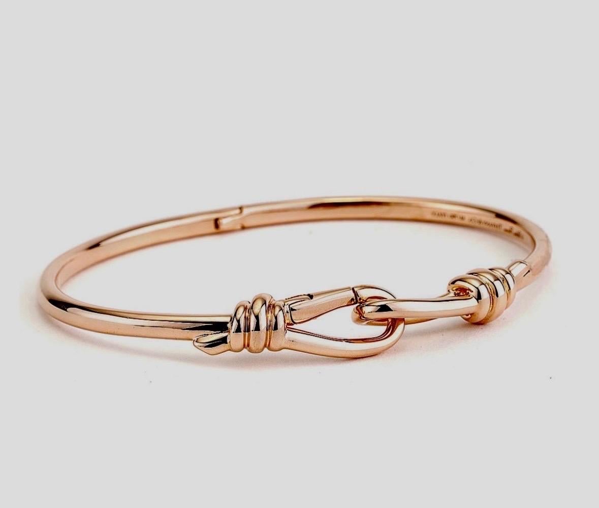 18K Rose Gold Tiffany & Co Paloma Picasso Love Knot Bangle In Excellent Condition For Sale In Los Angeles, CA