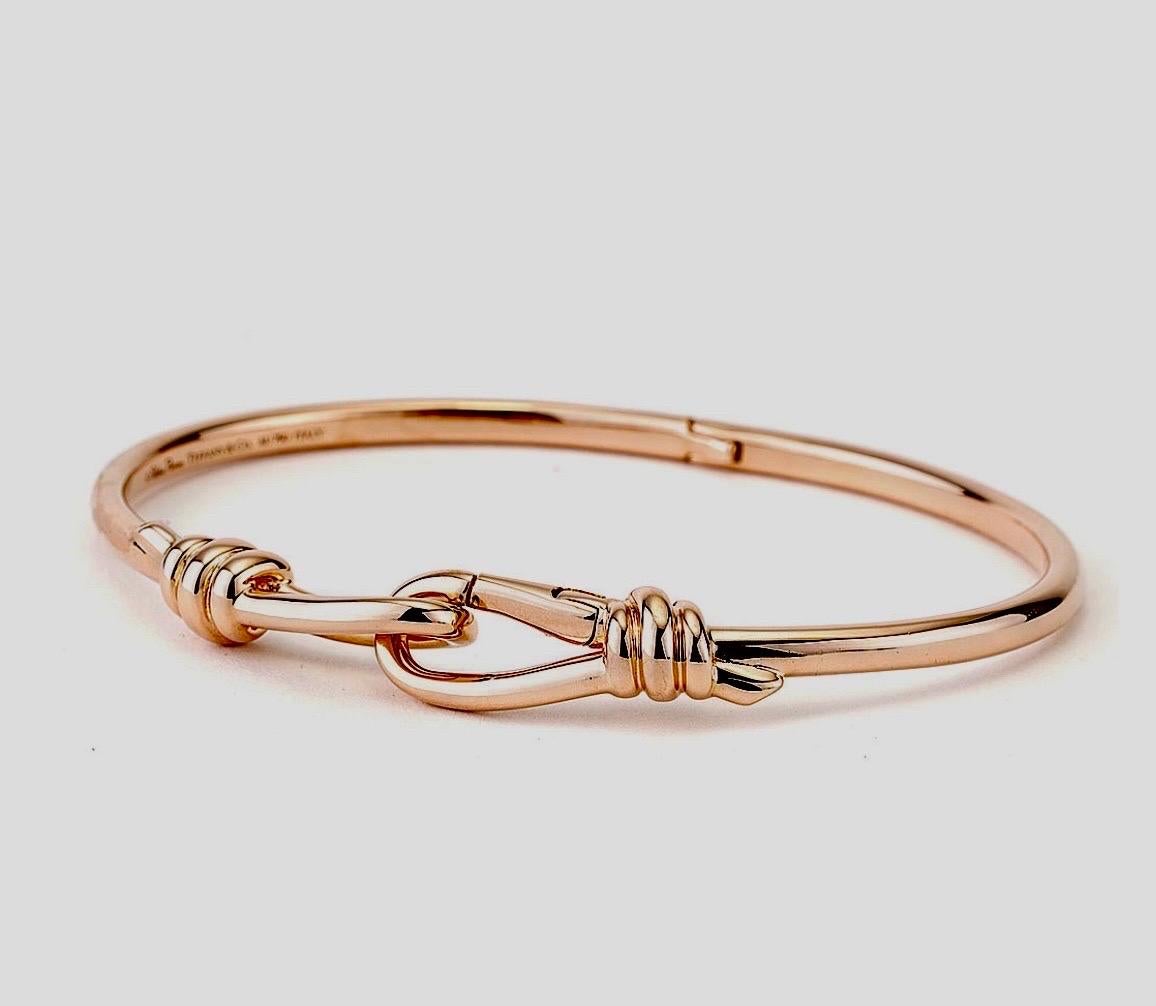 Women's or Men's 18K Rose Gold Tiffany & Co Paloma Picasso Love Knot Bangle For Sale