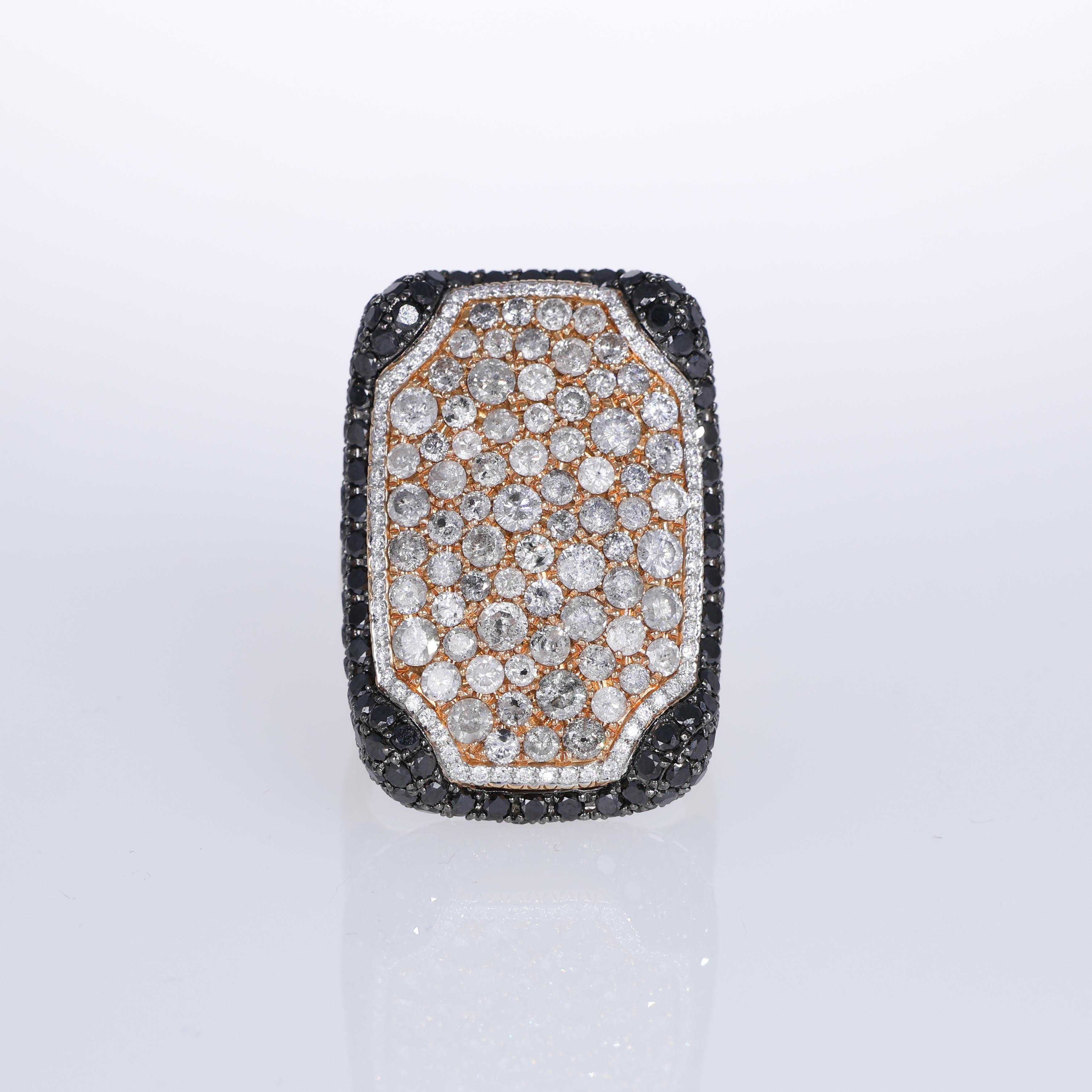 This bold 18K rose gold ring features an exquisite tile design adorned with pavé-set black, white, and gray brilliant-cut diamonds. The contrasting hues of the diamonds create a stunning visual effect, with the black diamonds framing the centerpiece