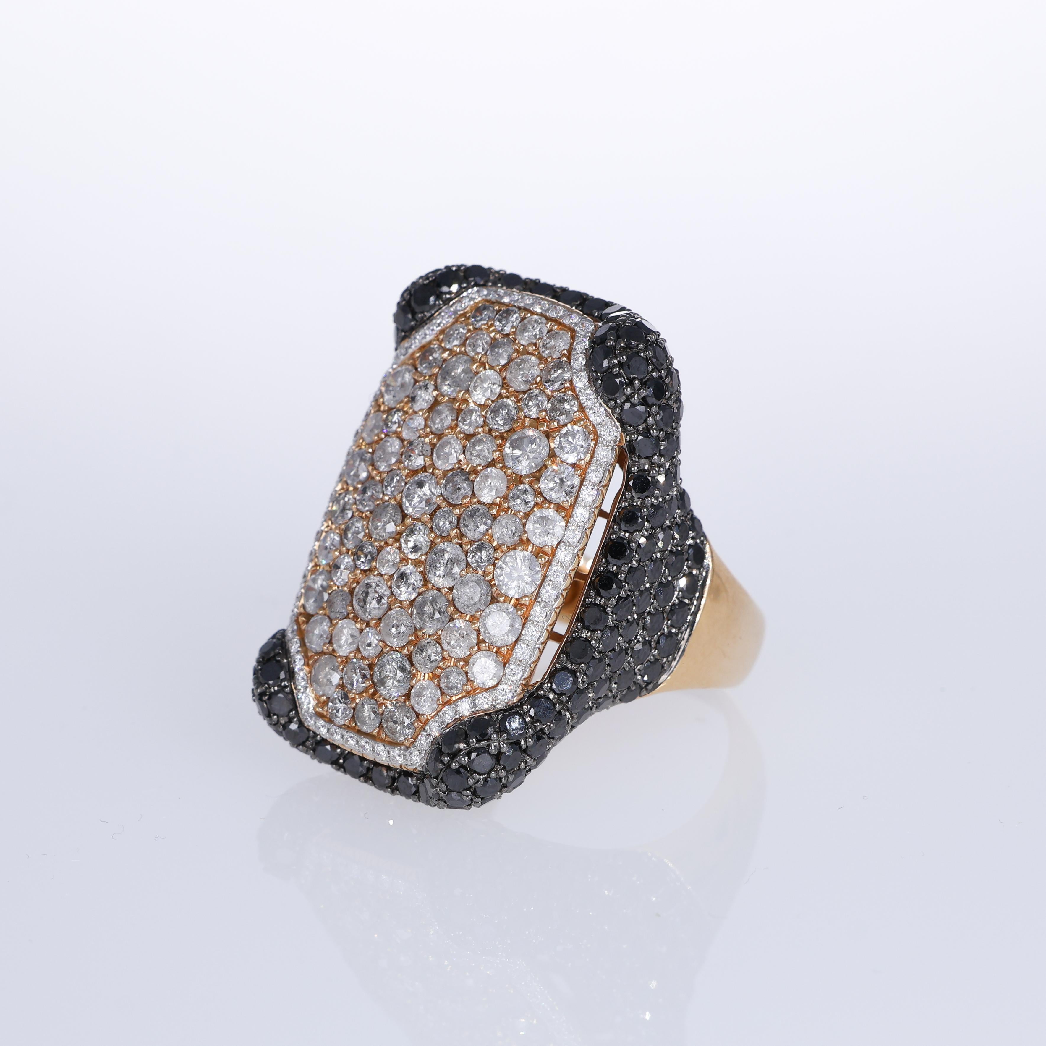 18K Rose Gold Tile Ring with Black, White, and Gray Diamonds In New Condition For Sale In Bergamo, BG