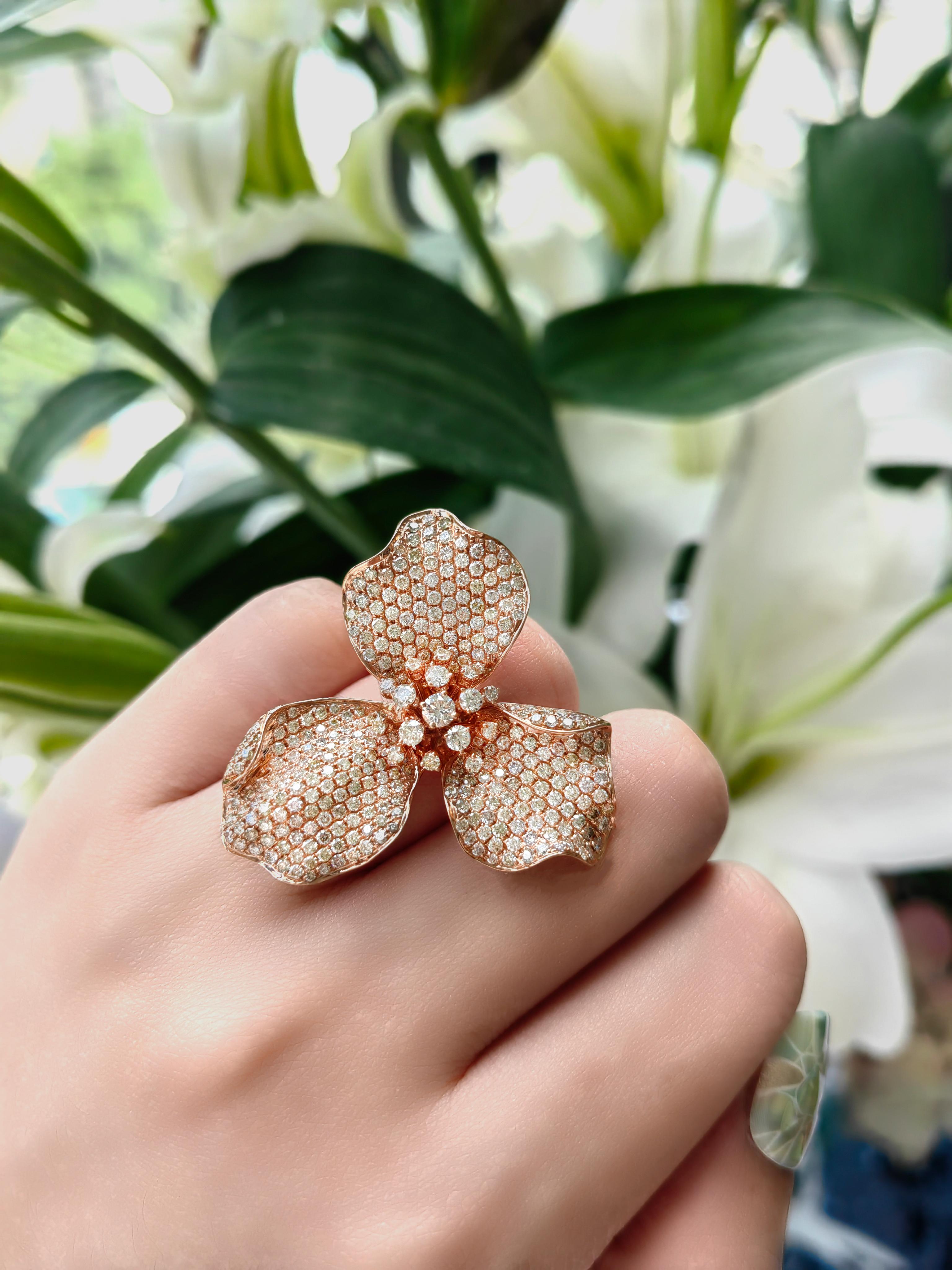 18K Rose Gold Trillium Three-Petal Flower Colored Diamond Cocktail Ring
US Size: 6.5

338 Colored Diamonds - 3.94 CT
18K Rose Gold - 11.16 GM

Trillium symbolizes consciousness, embodiment and mutuality. It is a symbol of elegance and precision. Our