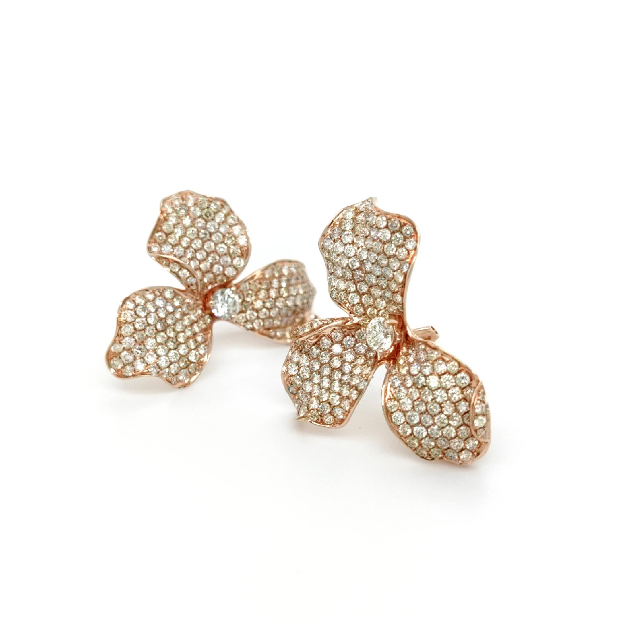 18 Karat Roségold Trillium Drei-Blüten-Blumen-Diamant-Ohrringe (Moderne) im Angebot