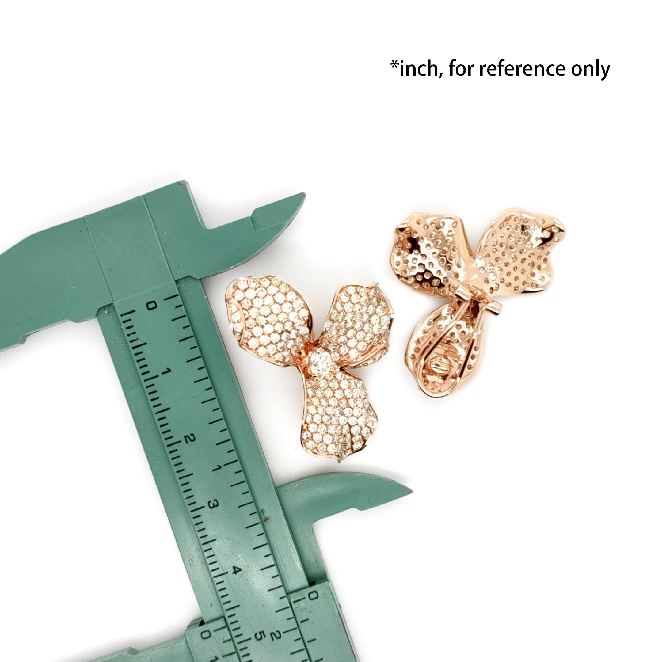 Round Cut 18K Rose Gold Trillium Three-Petal Flower Colored Diamond Earrings For Sale