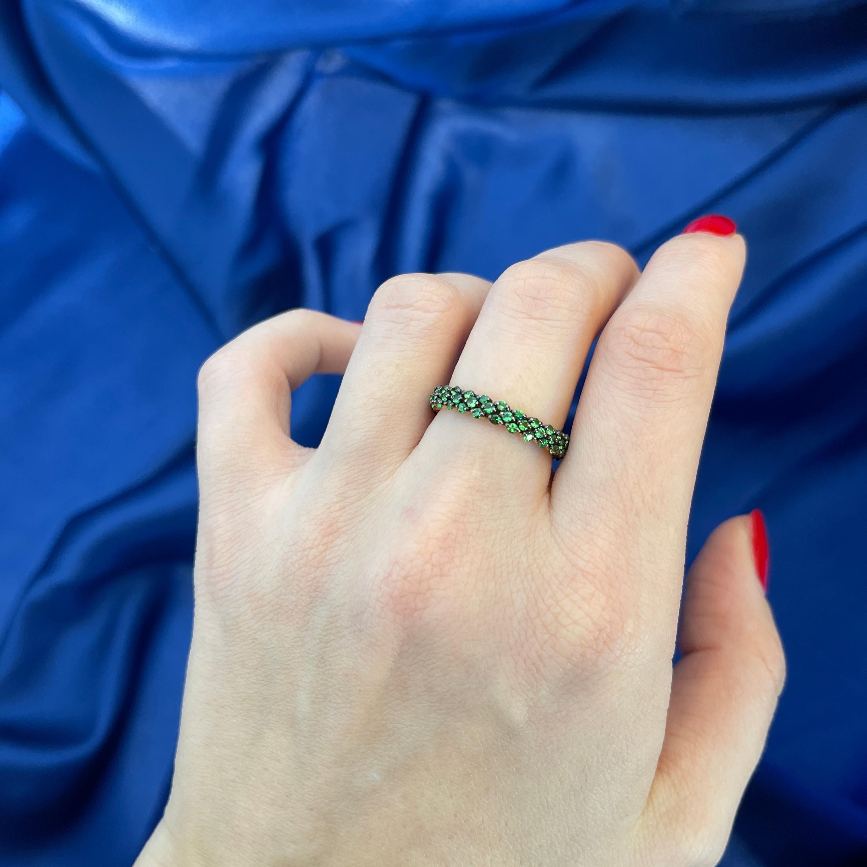 18K Rose Gold Tsavorite Garnet Eternity Band Ring In New Condition For Sale In Bergamo, BG