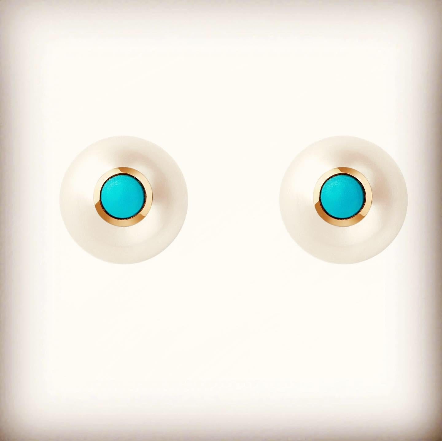Contemporary 18 Karat Rose Gold, Turquoises and Pearls Stud Earrings For Sale