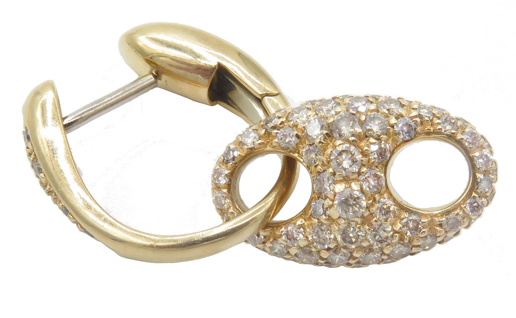 Magnifiques boucles d'oreilles en diamants pavés de la Collection Marina de Valente en or rose 18 carats. Ces boucles d'oreilles douces et de forme organique sont ornées de 1,57ctw de diamants pavés. Les boucles d'oreilles mesurent 1,25 pouce de