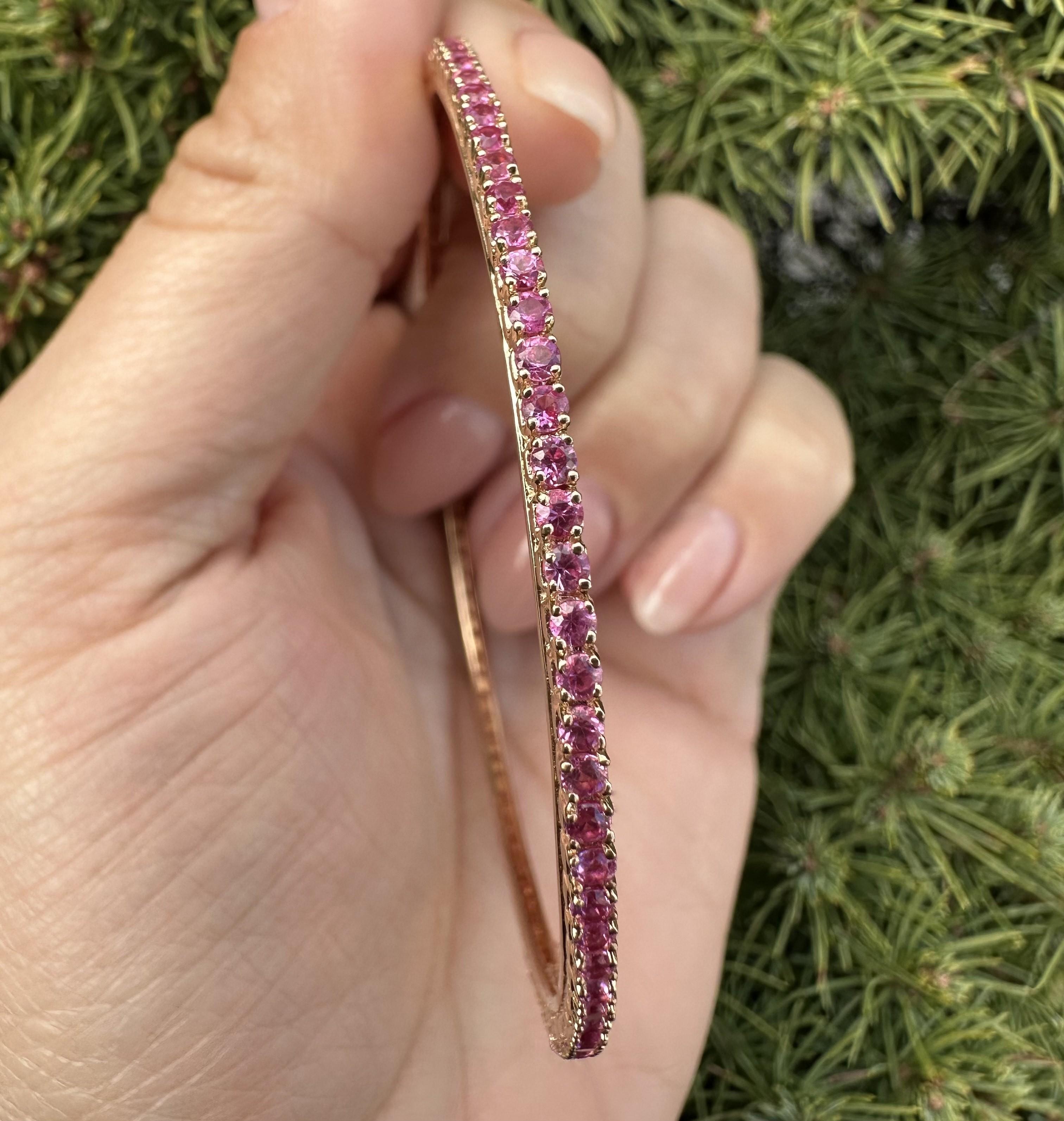 De las mujeres 18k Rose Gold Vivid Pink Sapphire Tennis Eternity Slip On Bangle Bracelet en venta