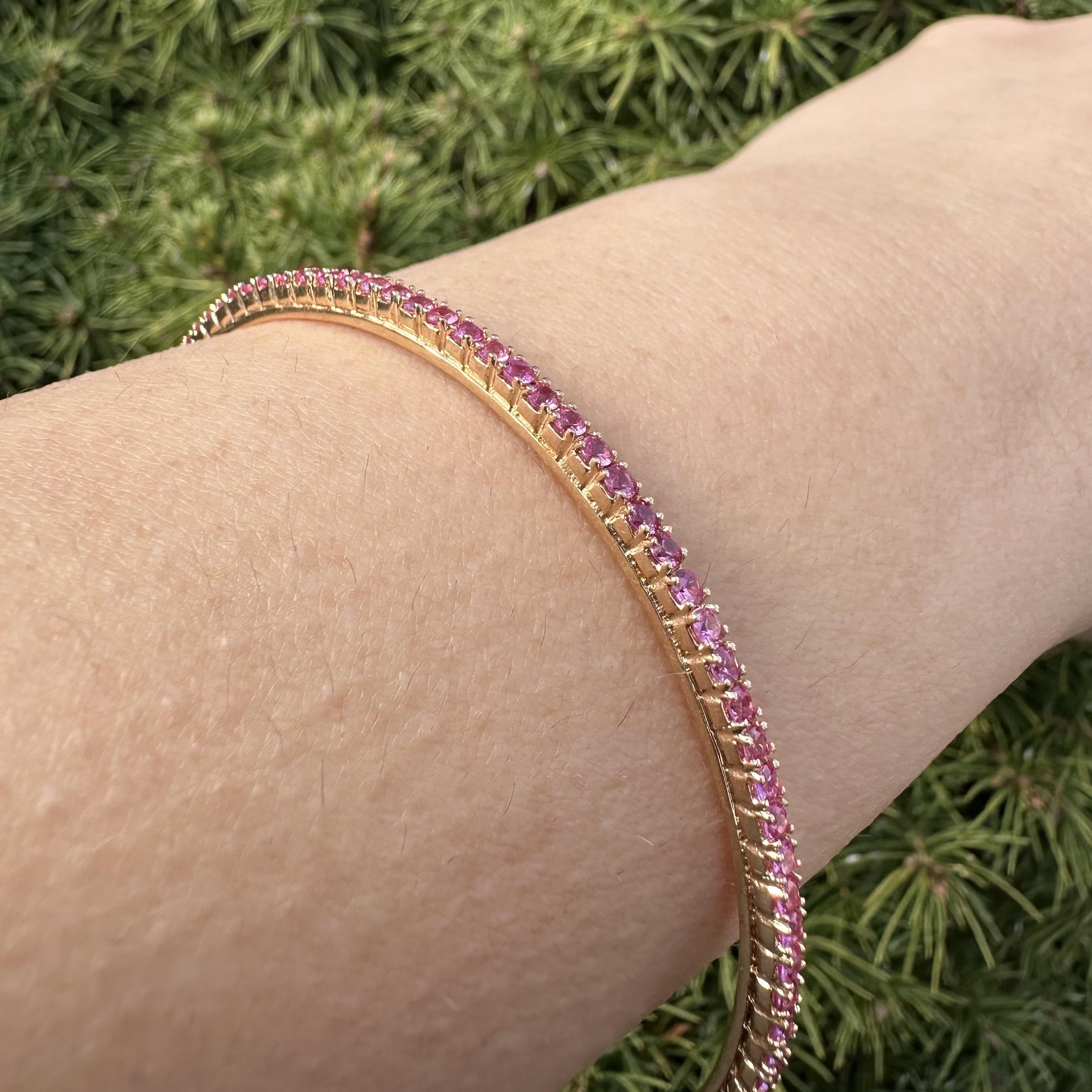 18k Rose Gold Vivid Pink Sapphire Tennis Eternity Slip On Bangle Bracelet en venta 2