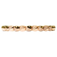 18 Karat Roségold Wellenschliff Armreif mit natürlichen Diamanten IdunnCollection
