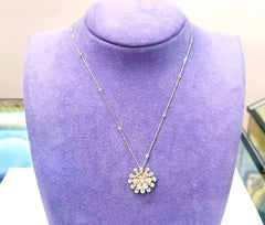 Collier pendentif fleur en or rose et or blanc 18K avec diamants 2.07 carats