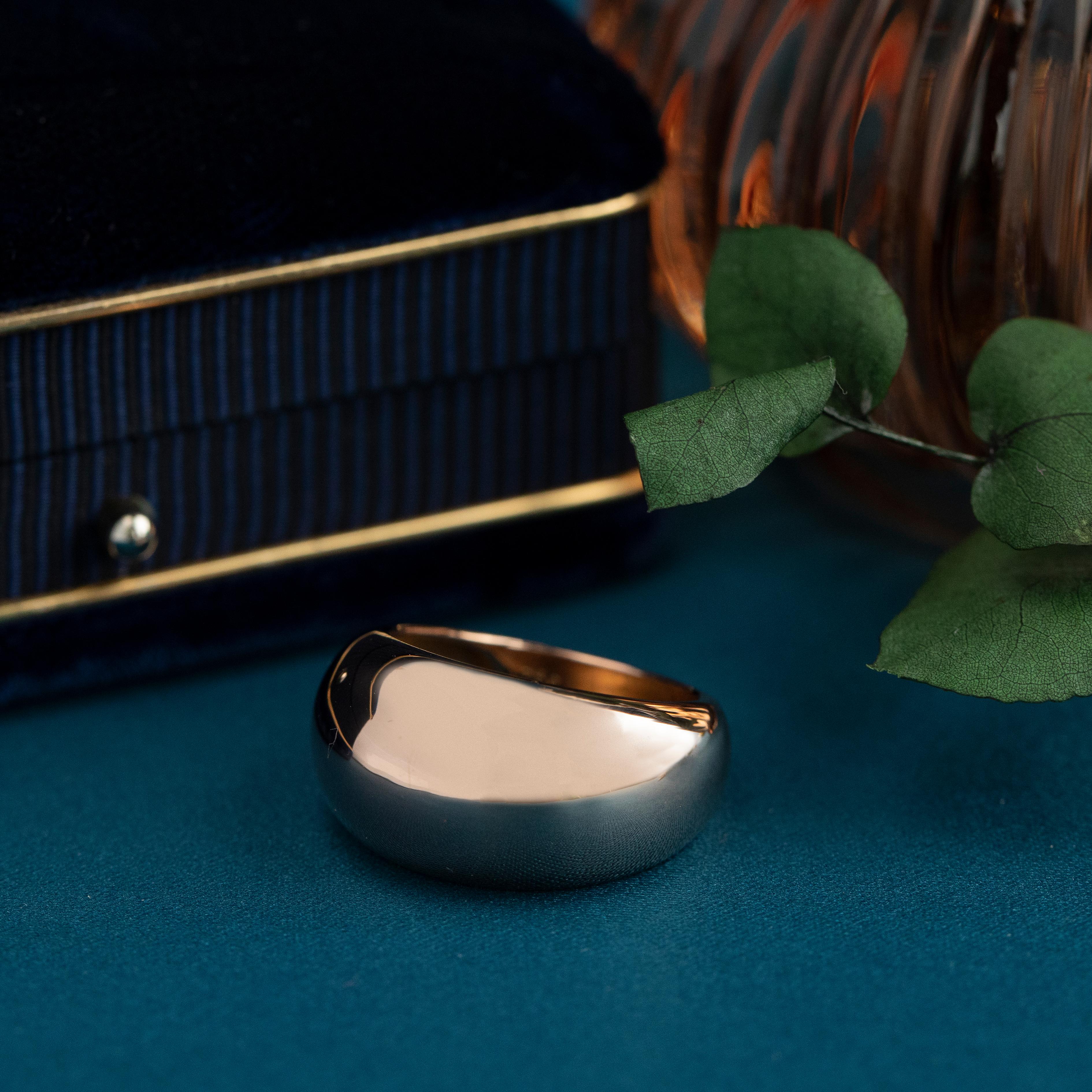 Anillo apilable de oro rosa de 18 quilates con cúpula ancha, talla 7 y 9,7 gramos en venta 1