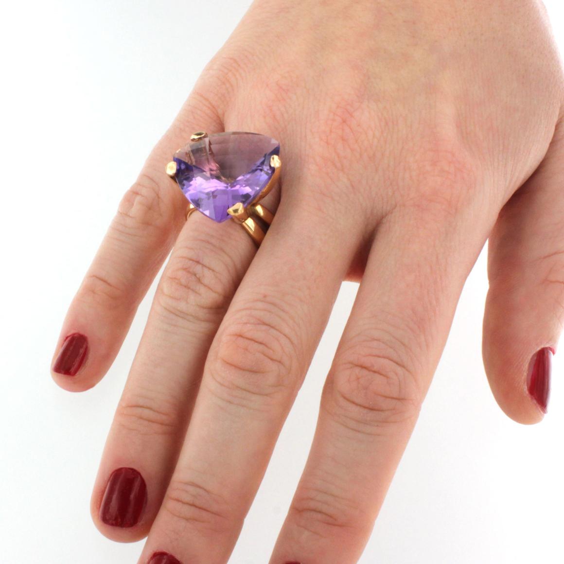Special Ring in 18k rose gold with big Amethyst (triangular cut, size: 20x22mm)

Size of ring: 14 EU - 7 USA   g.14,80

All Stanoppi Jewelry is new and has never been previously owned or worn. Each item will arrive at your door beautifully gift