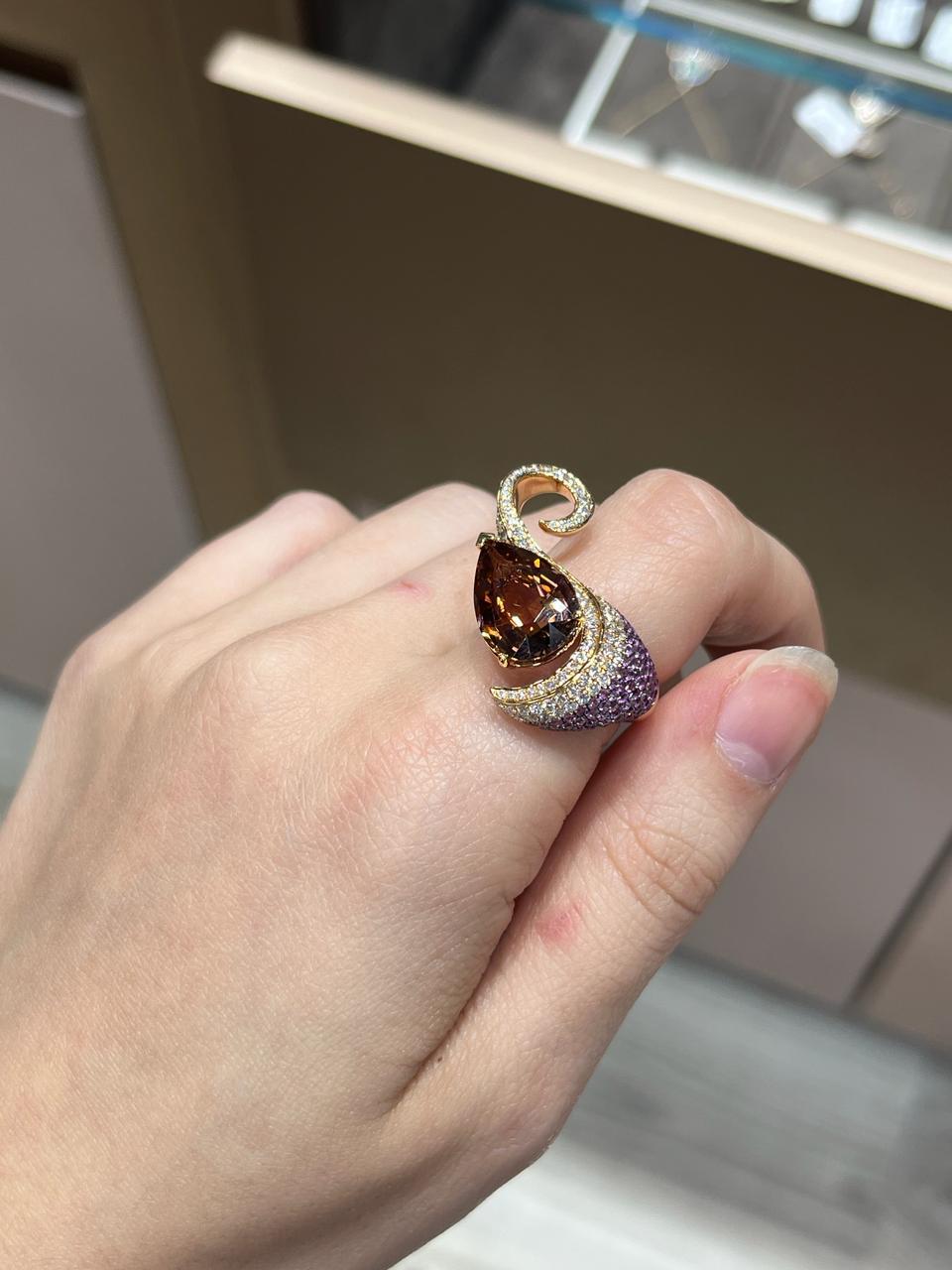 18K Rose Gold with Amethyst Stone and One Citrine Stone In New Condition For Sale In Abu Dhabi, Abu Dhabi