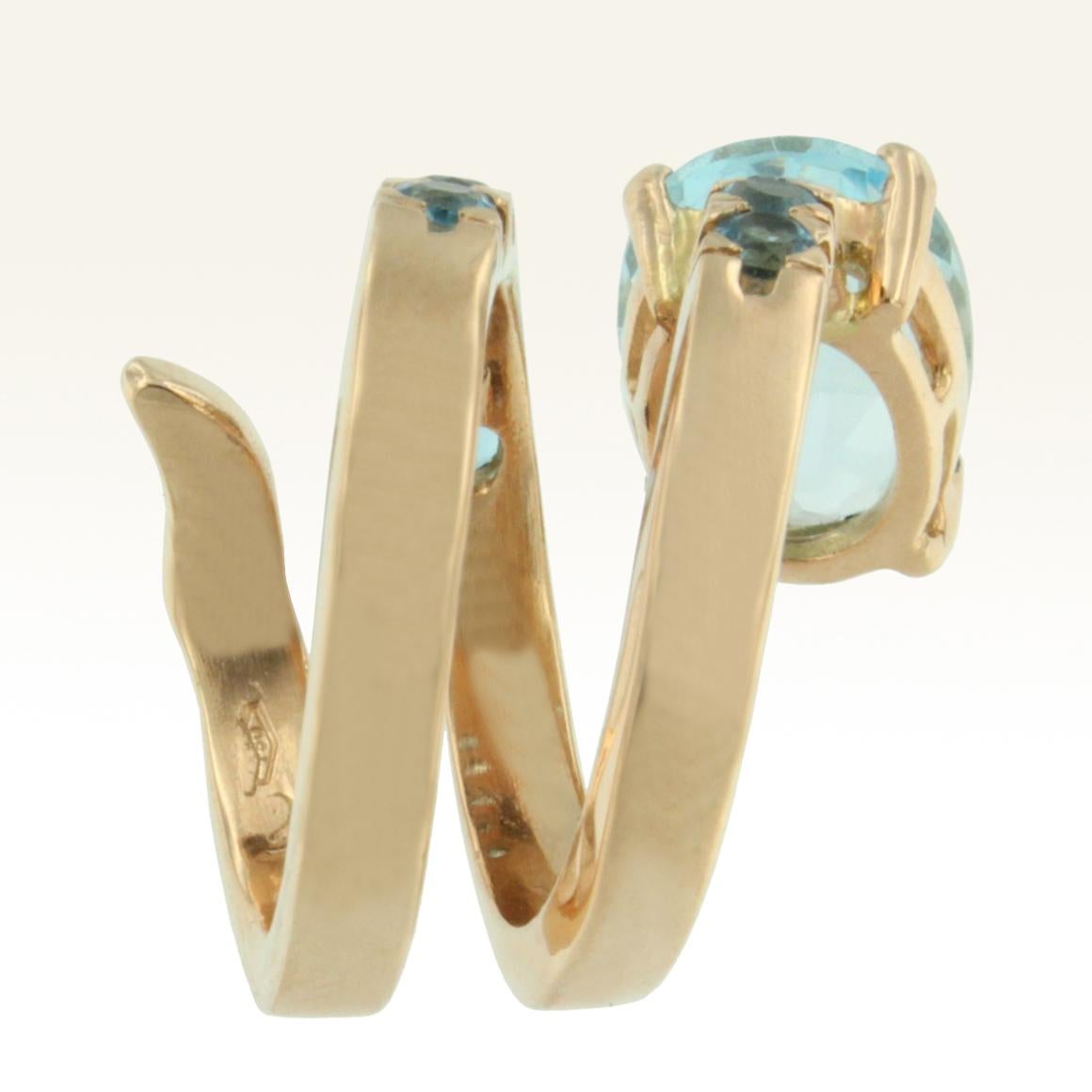 Bague en or rose 18 carats avec topaze bleue Unisexe en vente