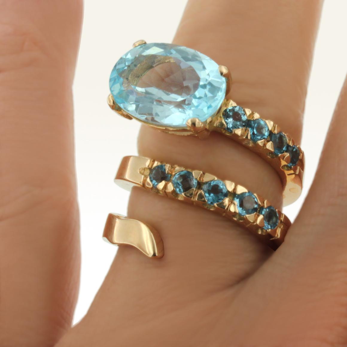 18 Karat Rose Gold with Blue Topaz Ring For Sale 3