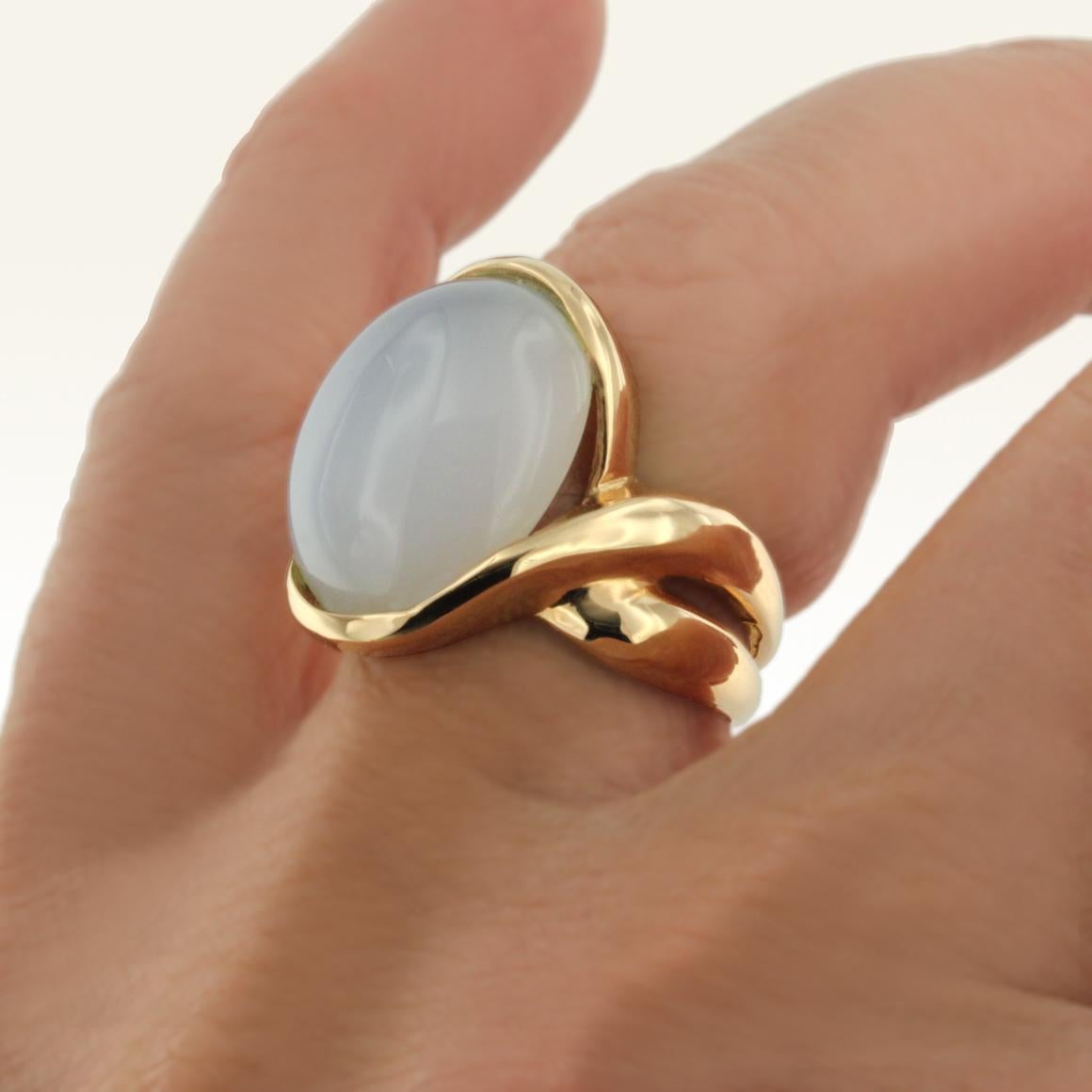 18 Karat Rose Gold with Chalcedony Ring For Sale 1