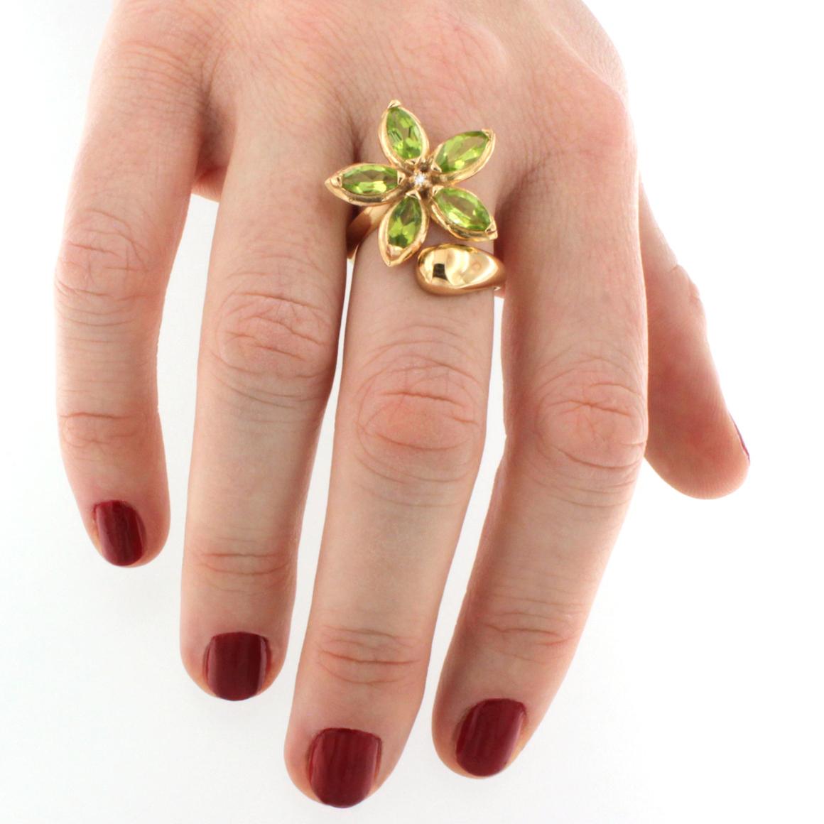 Sunflowers are symbols of sun and happiness. It takes inspiration from modern shapes and Nature
Ring in 18k rose gold with green Amethyst (marquise cut, size:4x7 mm) and white Diamond cts 0.02 VS colour G/H. 

Size of ring: EU 16 -  7 USA