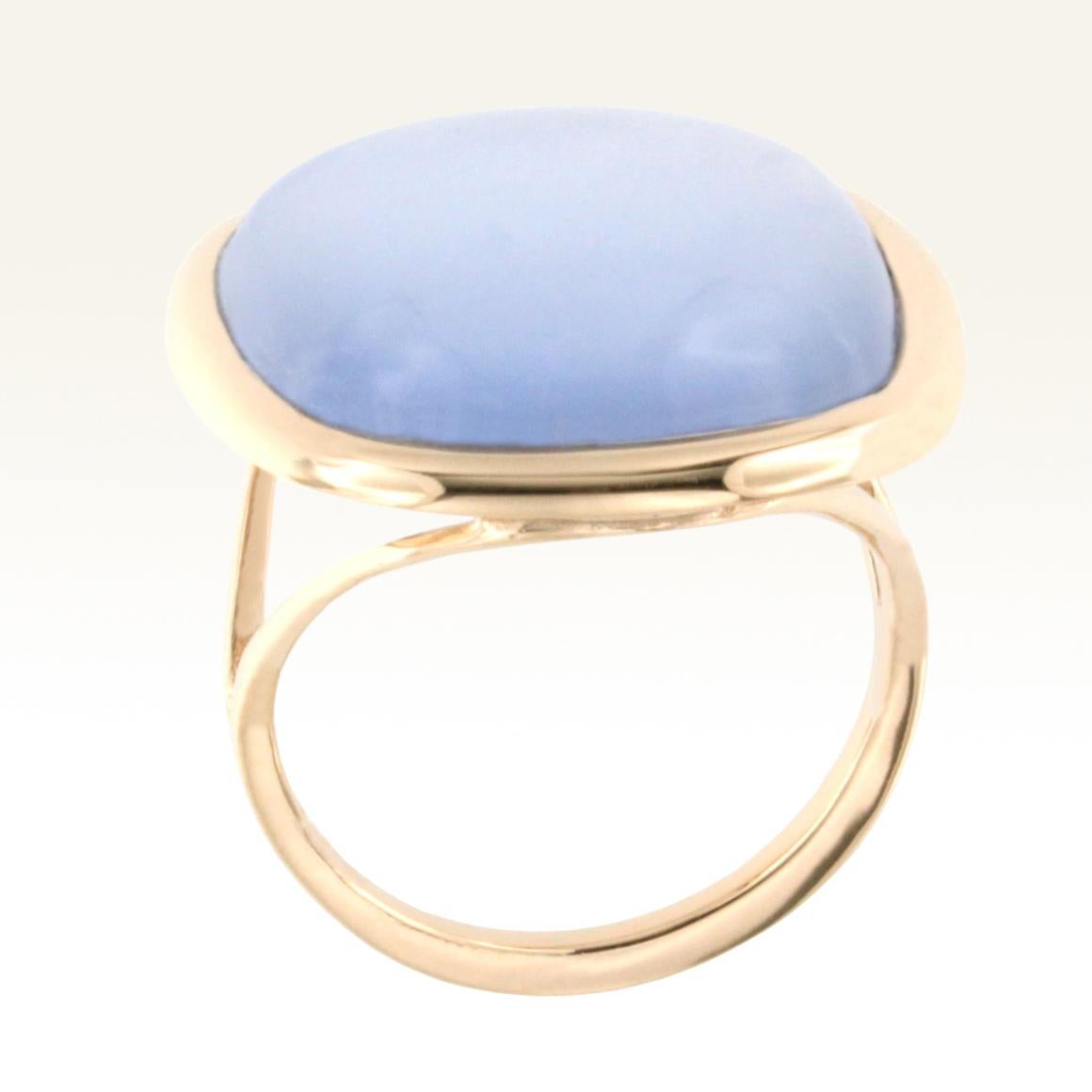 Ring 18k rose gold with doublette stone (Mother of Pearl and Blue Topaz) in square cabochon cut (size: mm20x20)
This ring is part of the new collection 