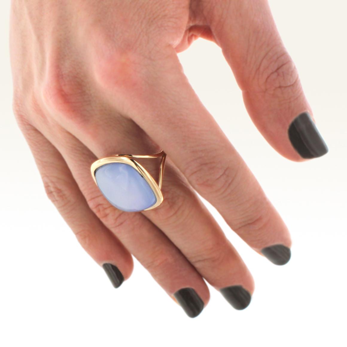 Women's or Men's 18 Karat Rose Gold with Mother of Pearl and Blue Topaz Ring For Sale