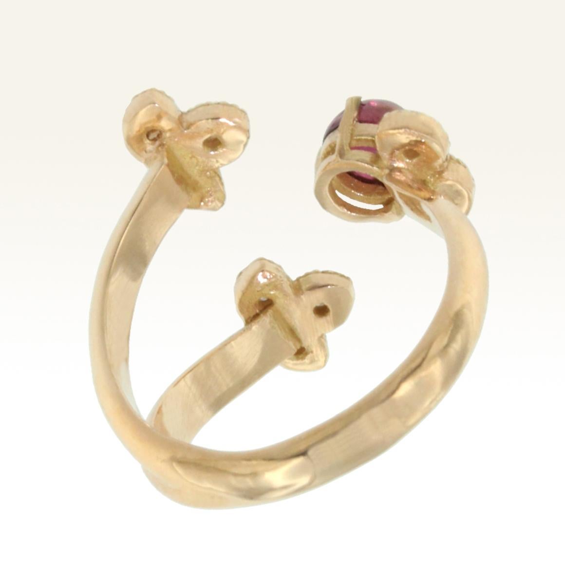 Ring aus 18k Roségold mit rosa Turmalin (runder Cabochon-Schliff, Größe: 5,00 mm) und Diamanten VS Farbe G/H cts 0,08  
Modischer und trendiger Ring, hergestellt in Italien von Stanoppi Jewellery seit 1948
Größe des Rings: EU 13 - USA 6,5  