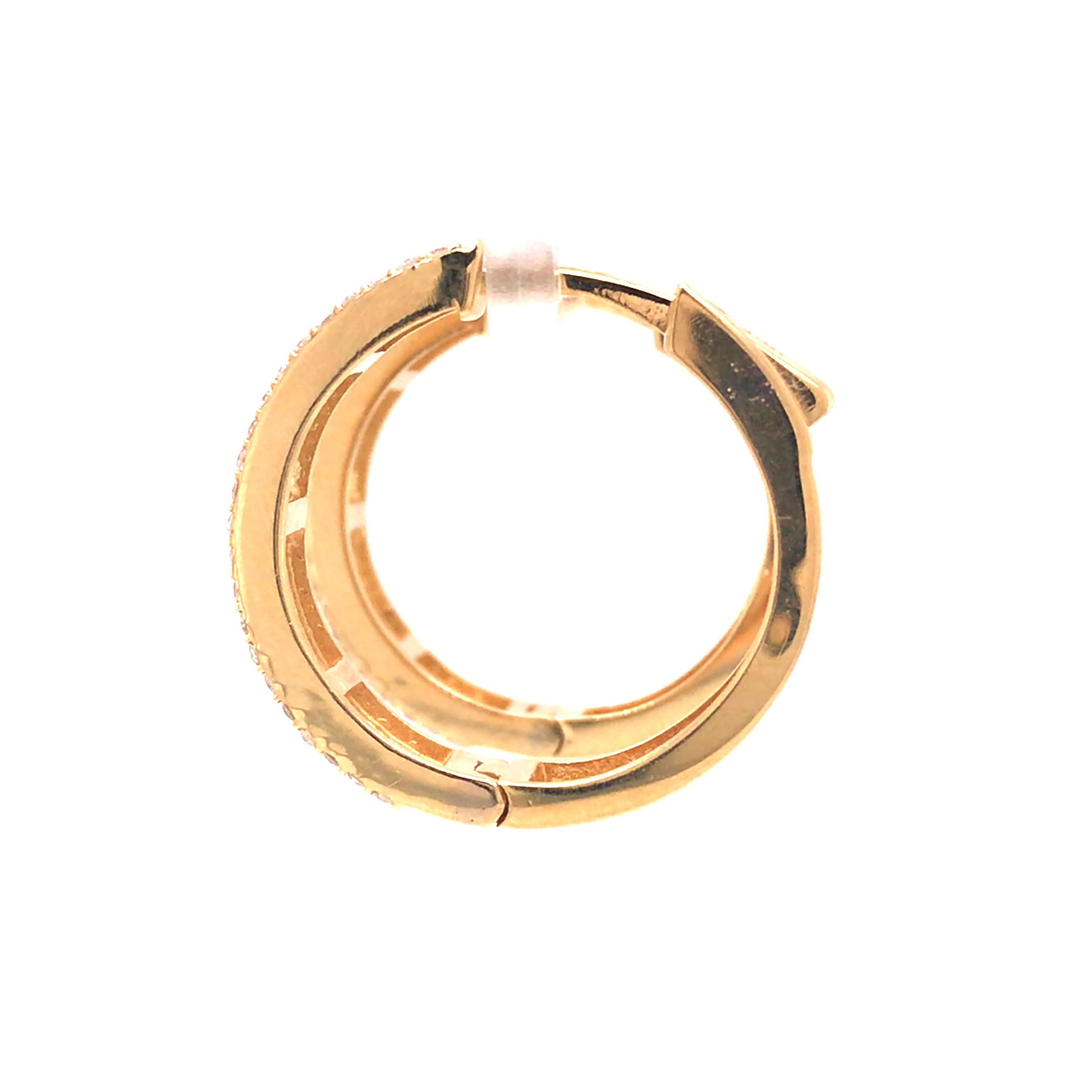 18 Karat Gelbgold Creolen mit rundem und Baguette-Diamant im Zustand „Neu“ im Angebot in Boca Raton, FL