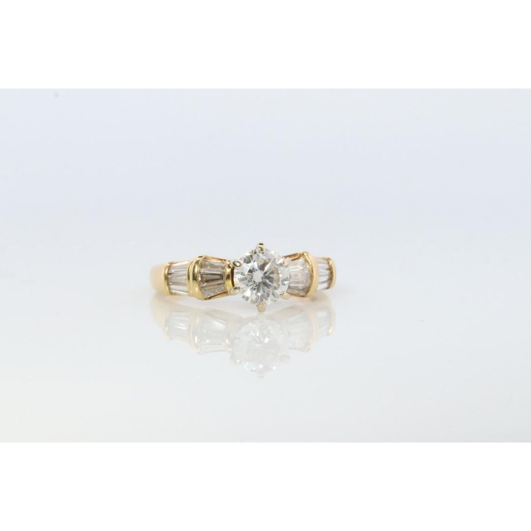 18k runder echter Diamant Solitär-Ring . Verlobungs- oder Jahrestag. Baguette im Angebot 2