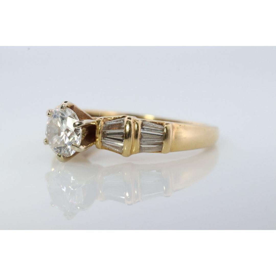 18k runder echter Diamant Solitär-Ring . Verlobungs- oder Jahrestag. Baguette im Angebot 3
