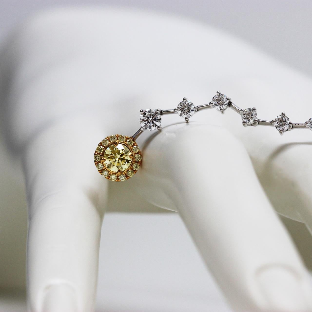 18 Karat runde gelbe Diamant-Ohrringe mit abgestuften weißen Diamanten Scarselli (Zeitgenössisch) im Angebot
