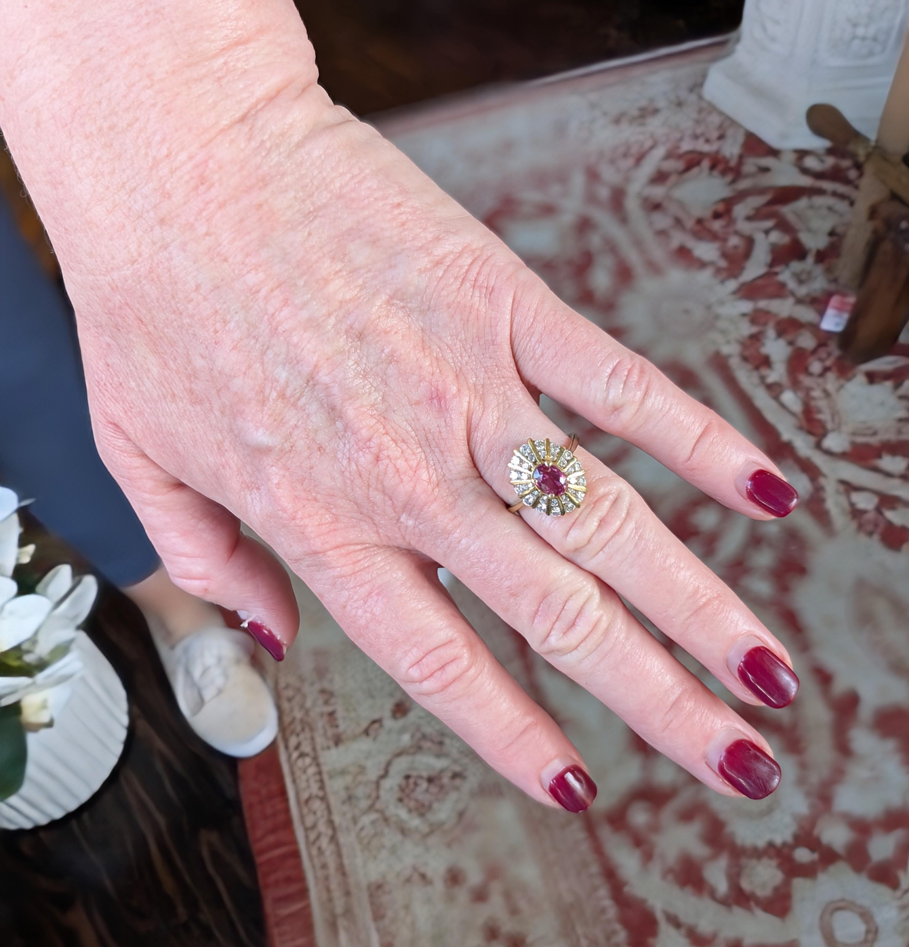 18k Ruby and Diamond Ring Solid Yellow Gold Oval Starburst Cocktail US Size 6.25 For Sale 2