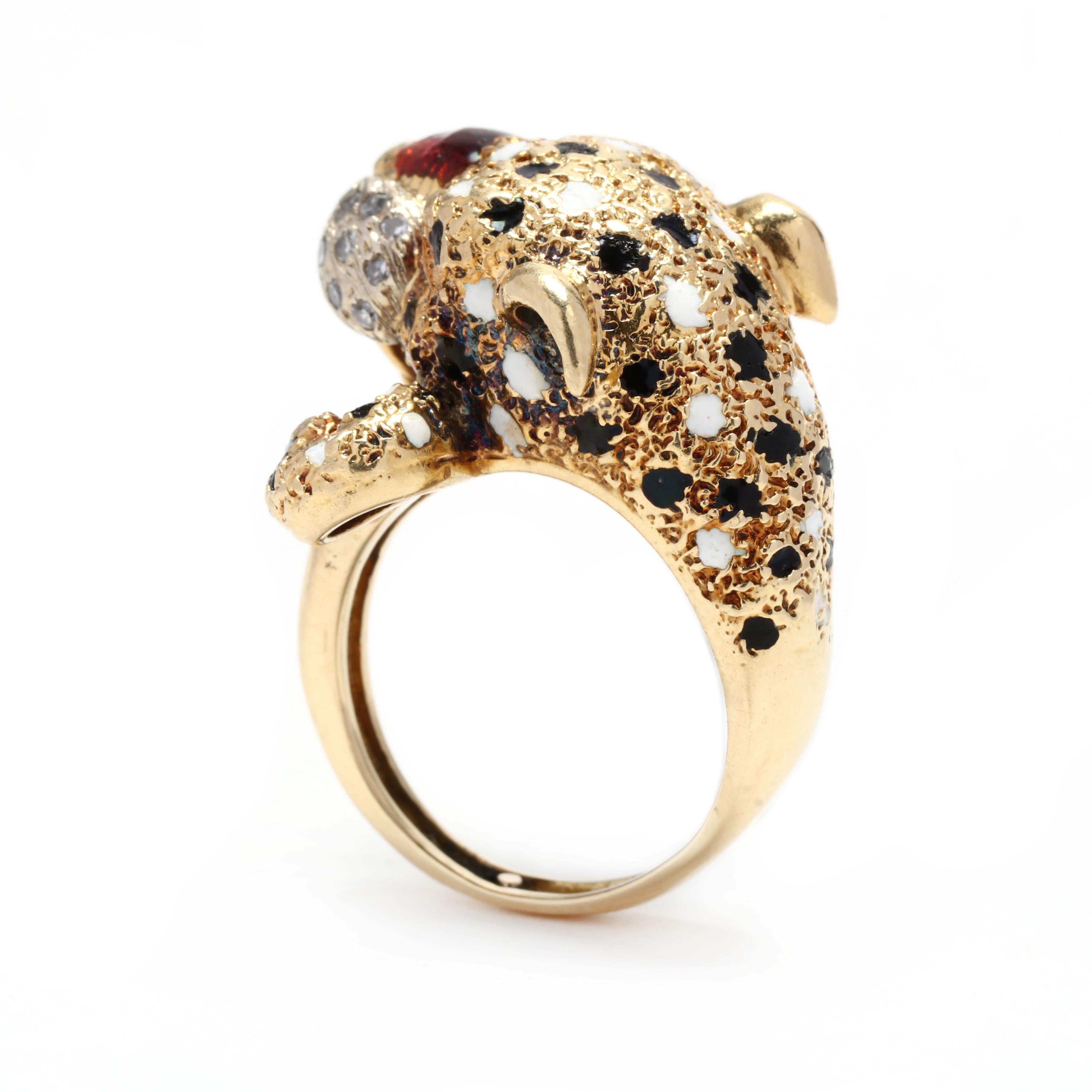 Taille ronde Bague guépard en rubis, diamants et émail 18K en vente