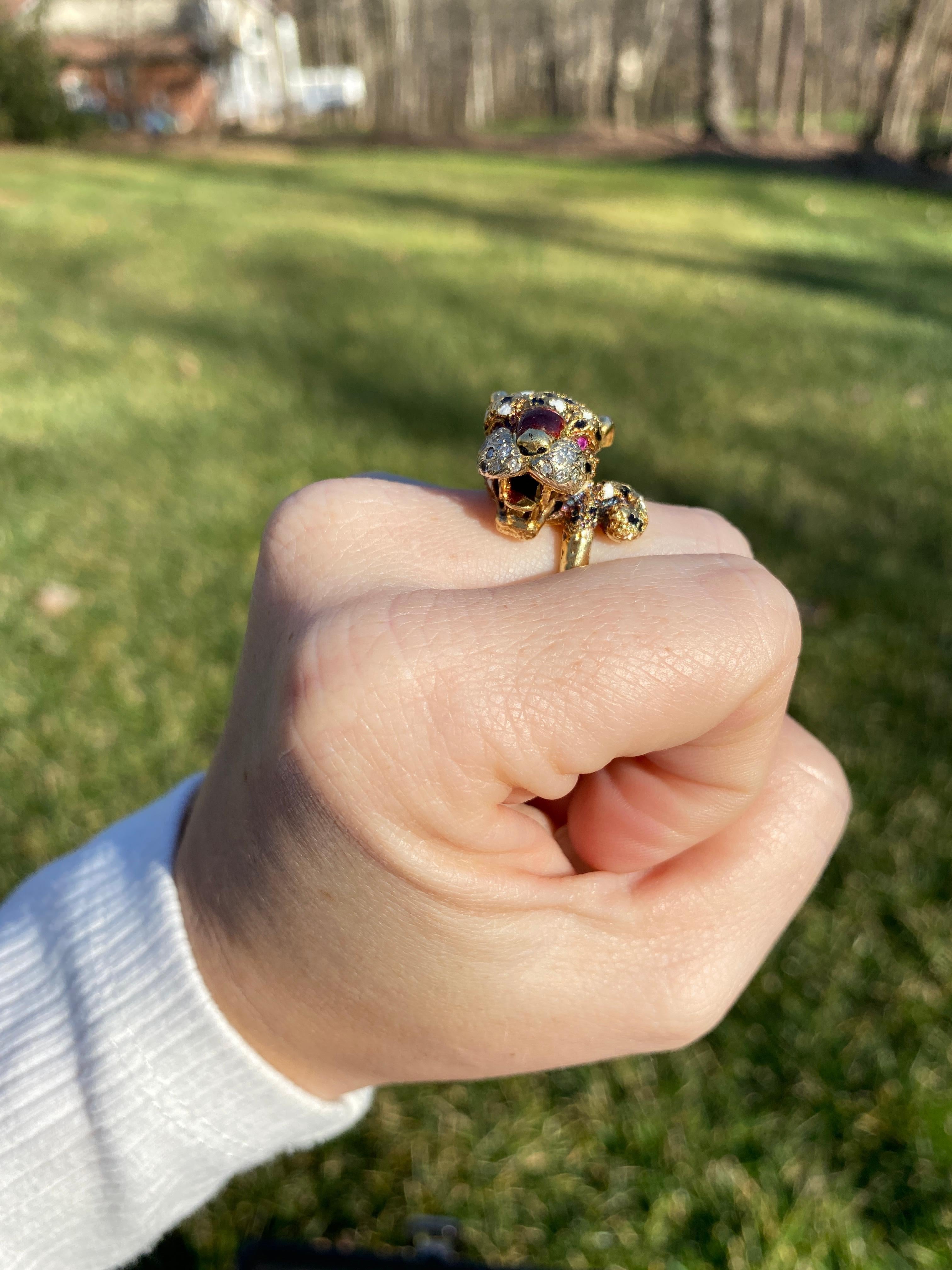 Bague guépard en rubis, diamants et émail 18K en vente 4