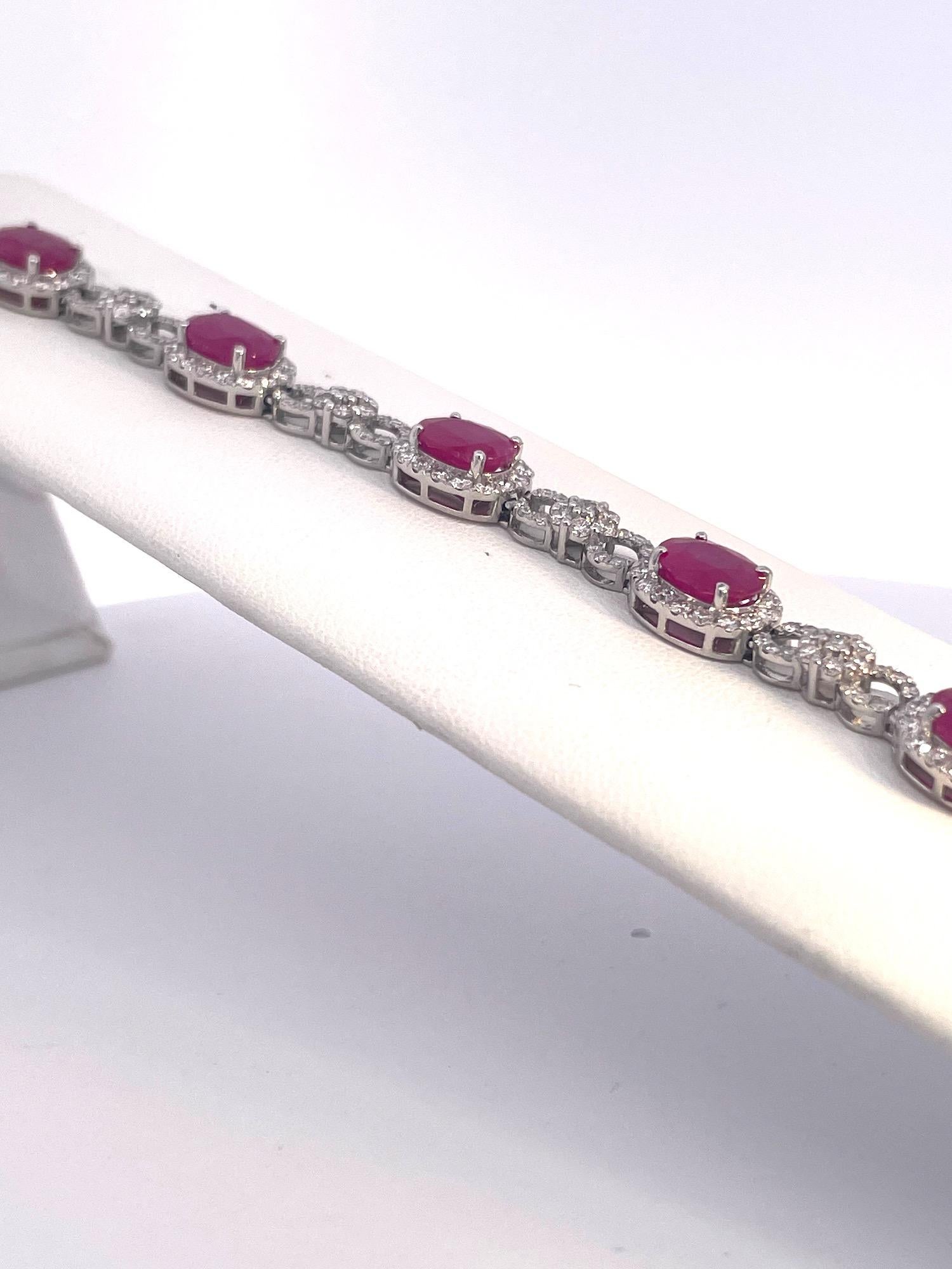 Bracelet en rubis 18 carats et diamants 16 carats en vente 1