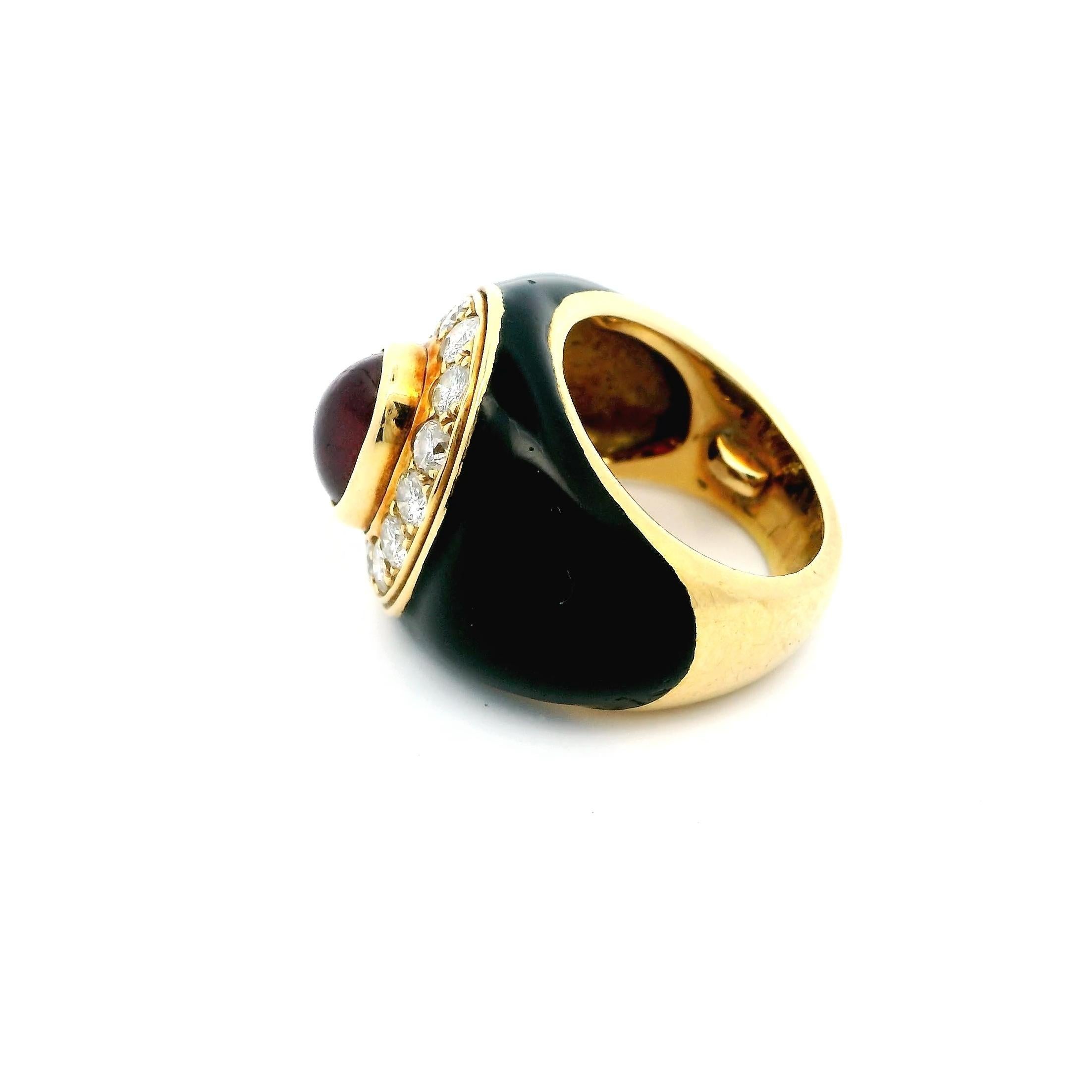 Anello con rubino e diamanti 18k In condizioni buone in vendita a Great Neck Plaza, NY