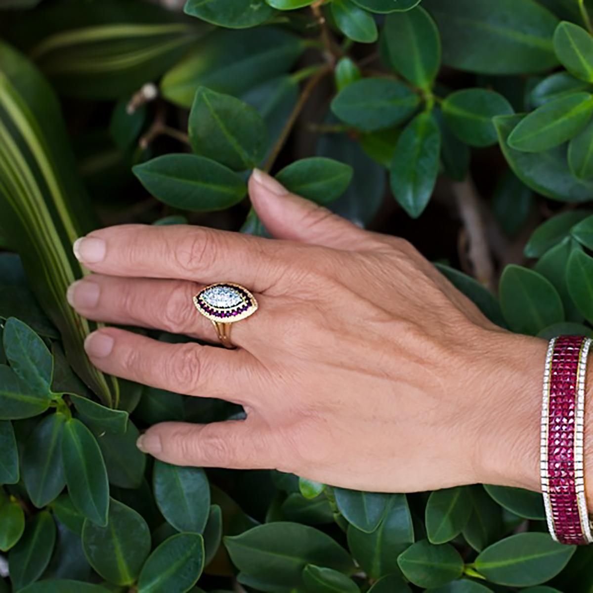 18k Ruby & Diamond Ring In Excellent Condition For Sale In Sarasota, FL