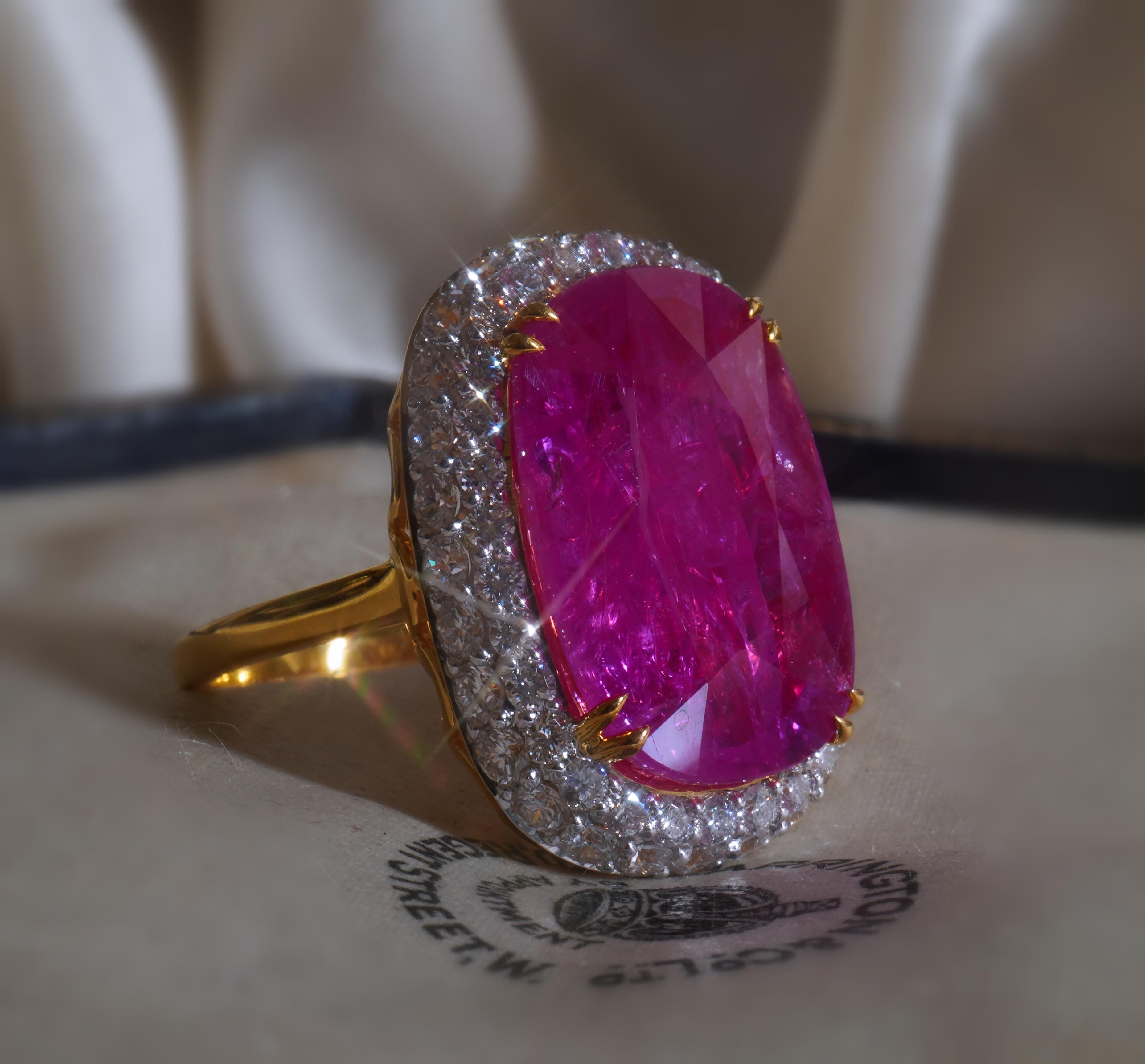 Anello con diamante rubino 18 carati Vintage non riscaldato certificato GIA VS Fine Enorme 13,68 carati! In condizioni ottime in vendita a Sylvania, GA