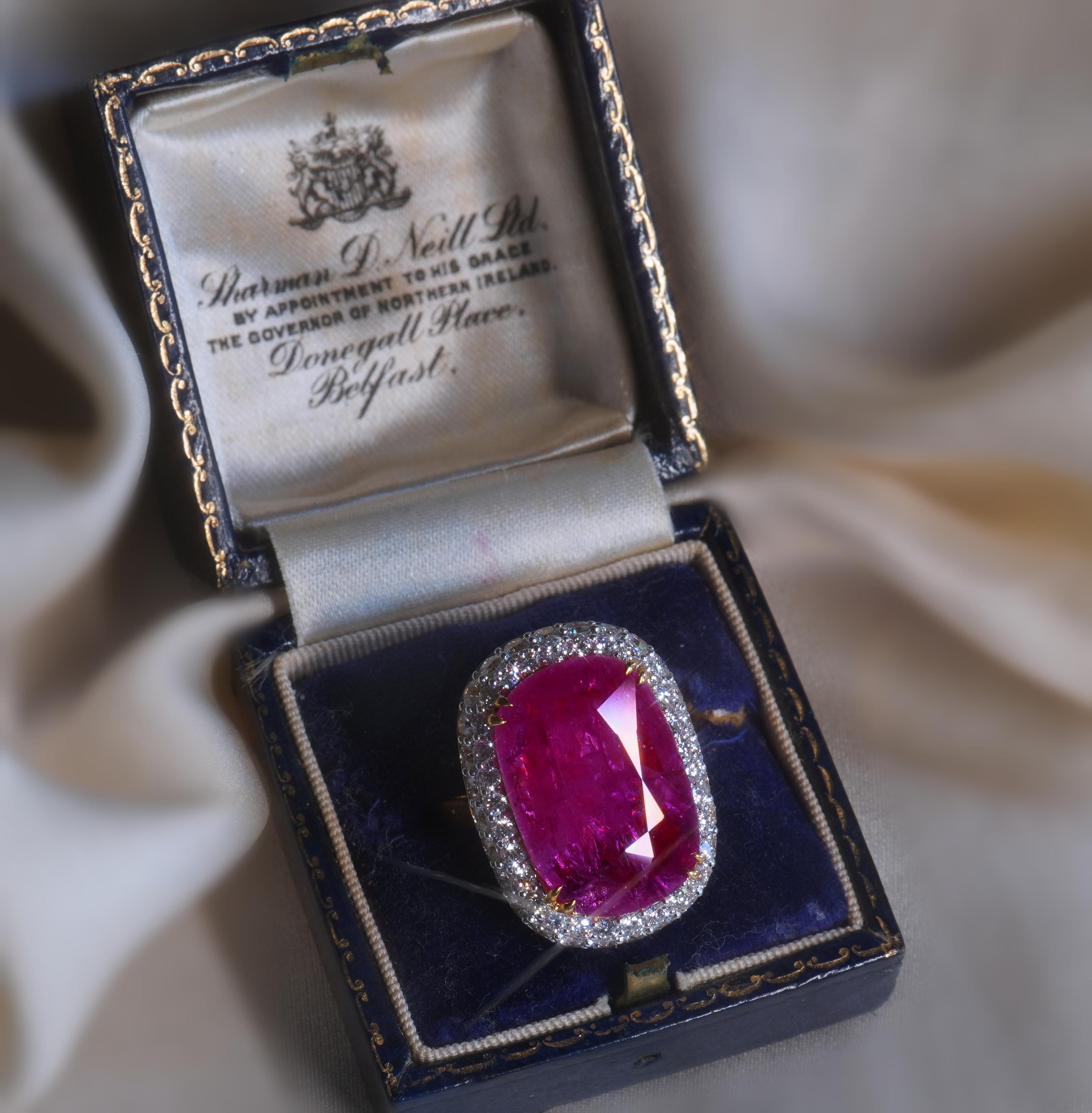 Anello con diamante rubino 18 carati Vintage non riscaldato certificato GIA VS Fine Enorme 13,68 carati! in vendita 3